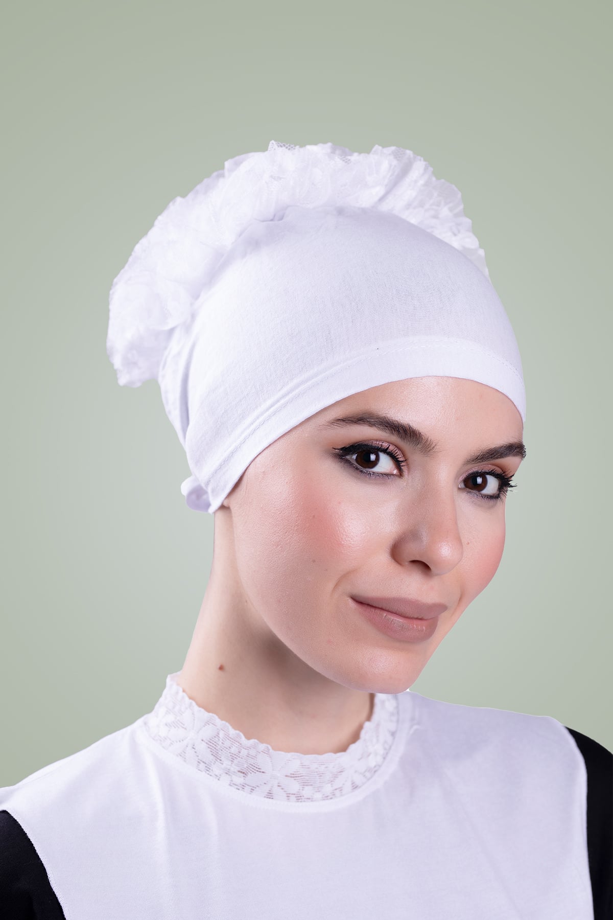 Beyaz Arkadan Bağlamalı Tesettür Bone Viskon Kumaş Fırfır Bone - Hürrem 1006