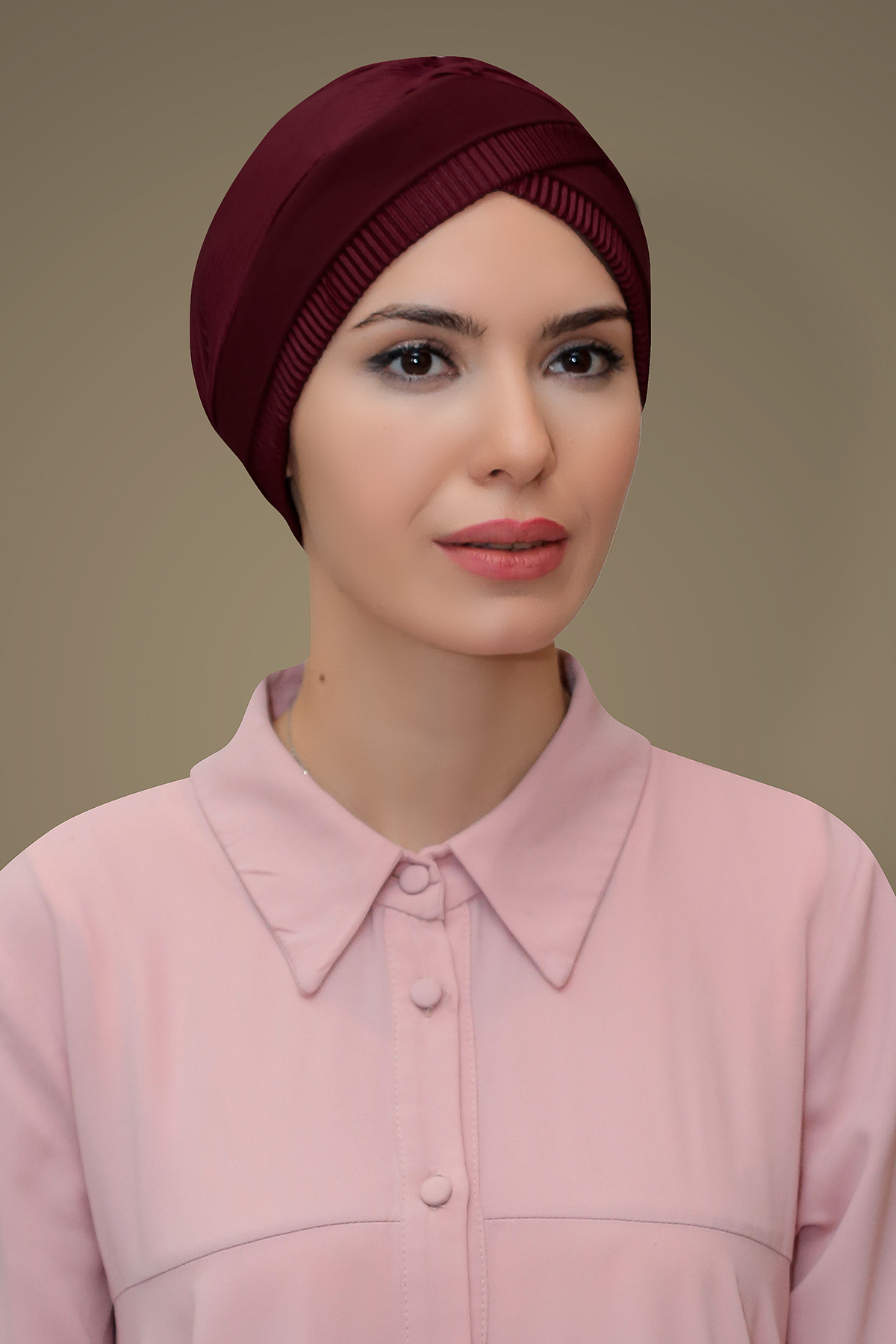 Bordo Pratik Hazır Geçmeli Tesettür Bone Fukuro Piliseli (Pliseli) Tek Bantlı Çapraz Büzgülü - Hürrem 1821