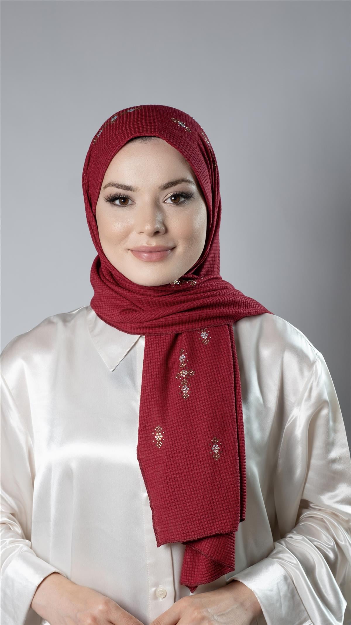 Bordo Pratik Hazır Geçmeli Tesettür Şal Örme Kumaş Taşlı Çiçek Desenli  - Hürrem Bone 2118C_16