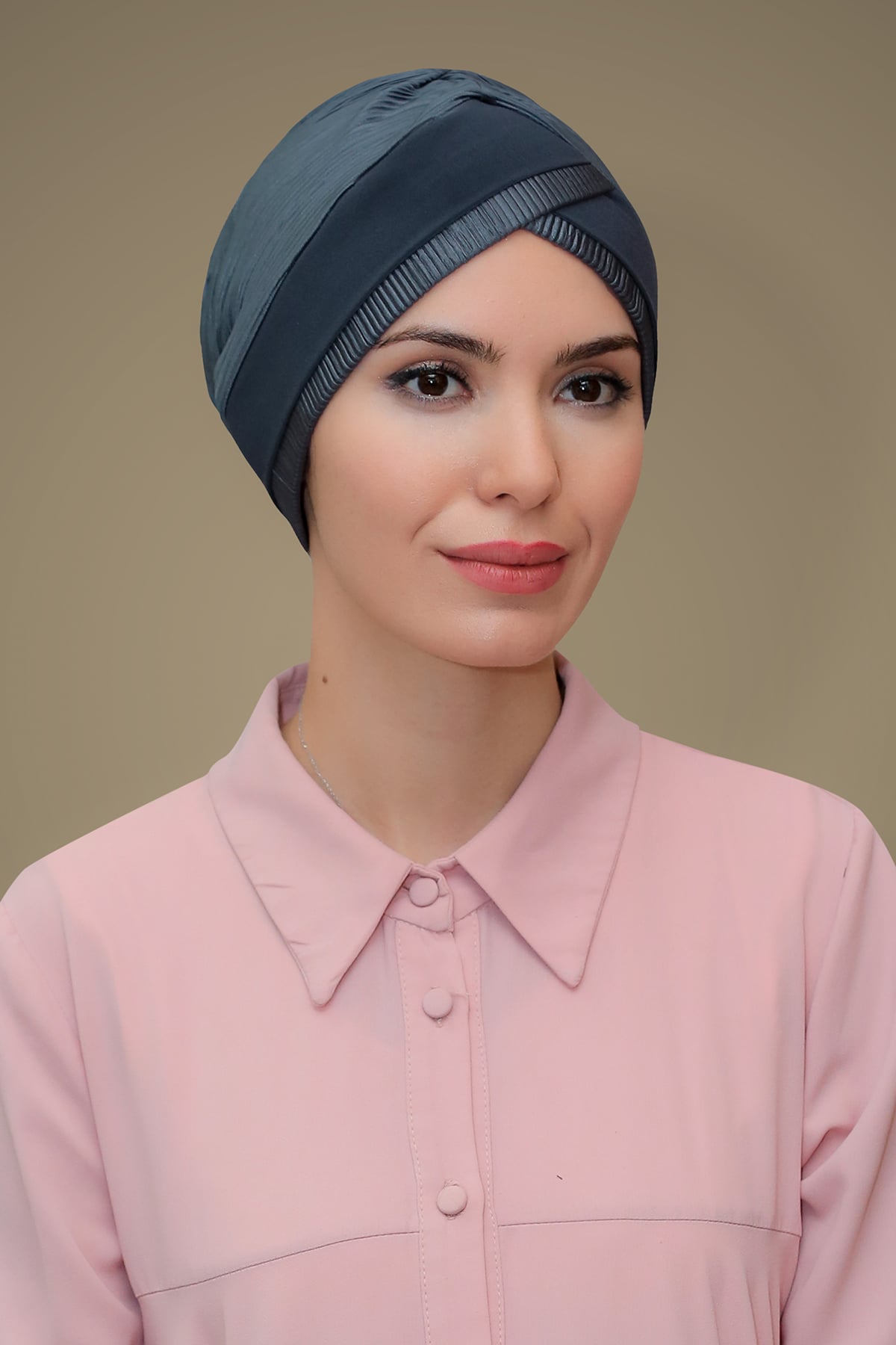 Füme Pratik Hazır Geçmeli Tesettür Bone Fukuro Piliseli (Pliseli) Tek Bantlı Çapraz Büzgülü - Hürrem 1821
