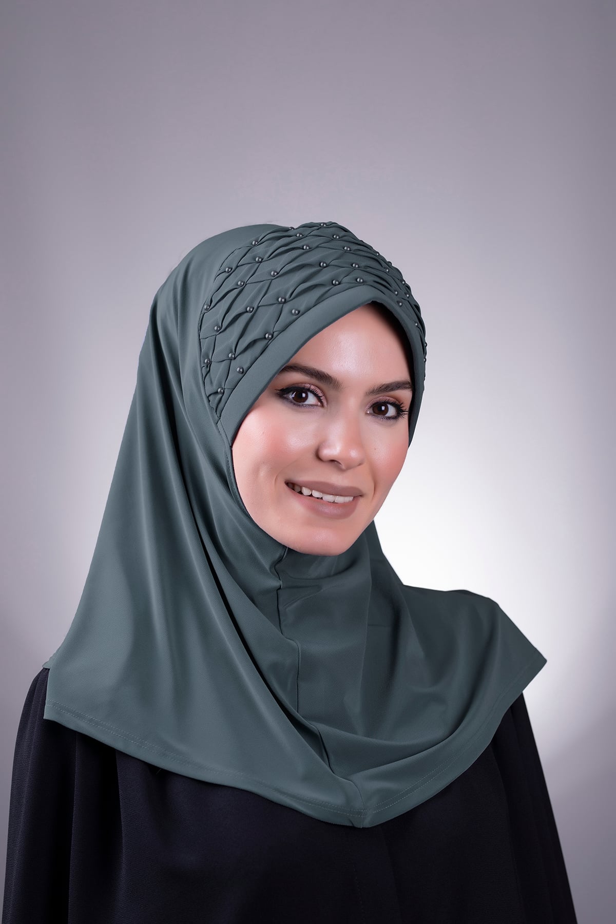Füme Pratik Hazır Geçmeli Tesettür Eşarp Sandy Kumaş İşlemeli İncili Taşlı - Hürrem 1605
