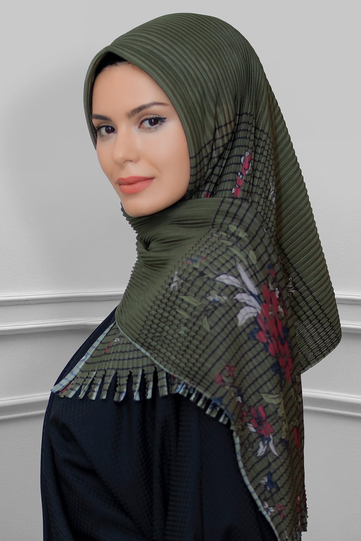 Haki Pratik Hazır Geçmeli Tesettür Eşarp Kesik Elyaf Piliseli (Pliseli) Saçaklı Lazer Kesim Çiçek Desenli - Hürrem 1818D1