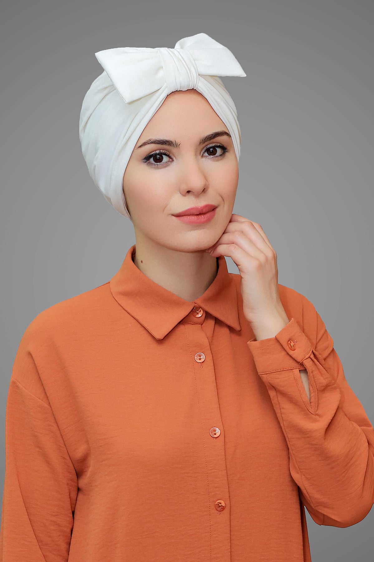 Krem Pratik Hazır Geçmeli Tesettür Bone Sandy Kumaş Fiyonklu Büzgülü - Hürrem 7006