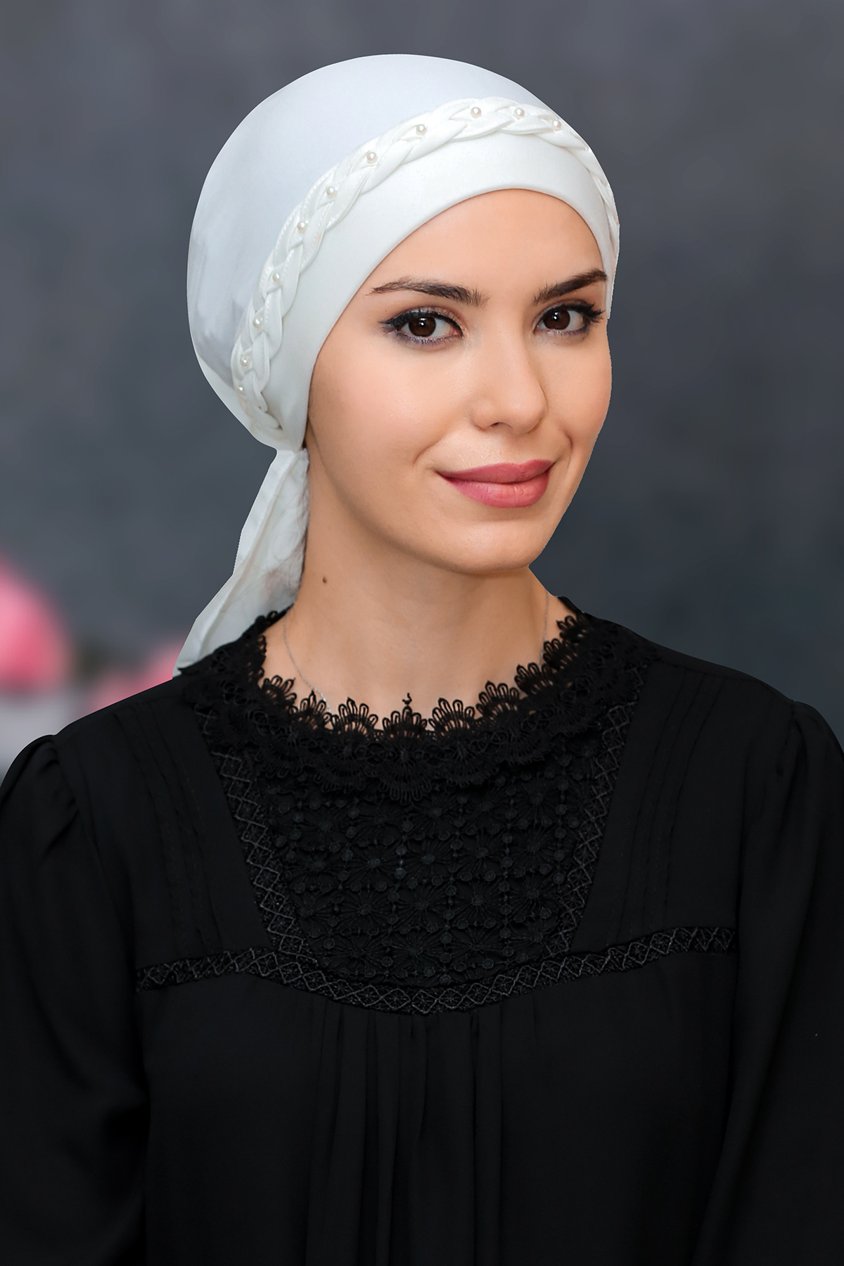 Krem Pratik Hazır Geçmeli Tesettür Bone Sandy Kumaş Örgülü Güllü - Hürrem 1203