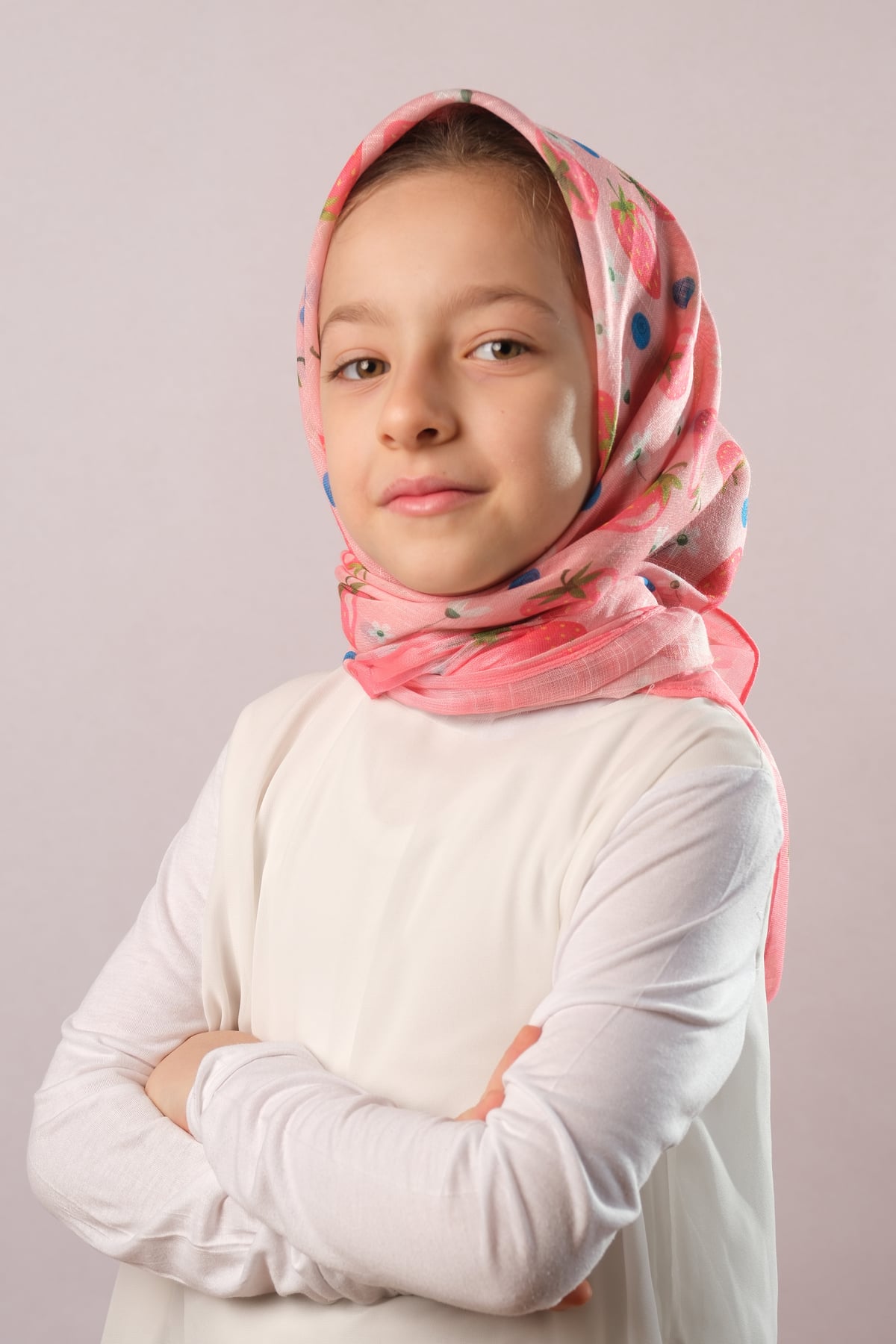 Pembe Dijital Baskılı Çocuk Tesettür Eşarp Pamuk Polyester Çilek Desenli - Hürrem Bone 6001_04