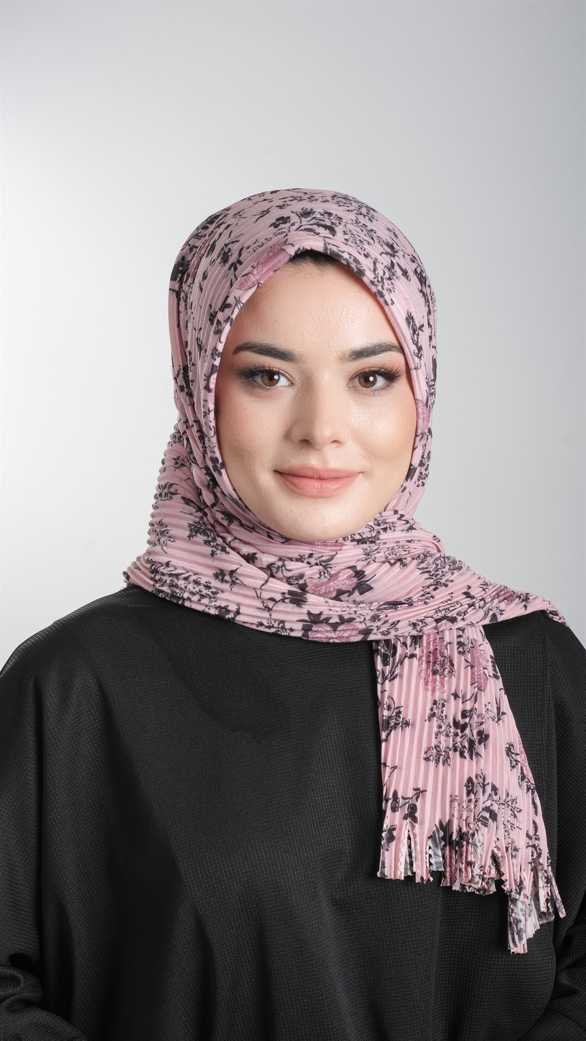 Pudra-Siyah Pratik Hazır Geçmeli Tesettür Eşarp Kesik Elyaf Piliseli Çiçek Desenli 1818D6_601