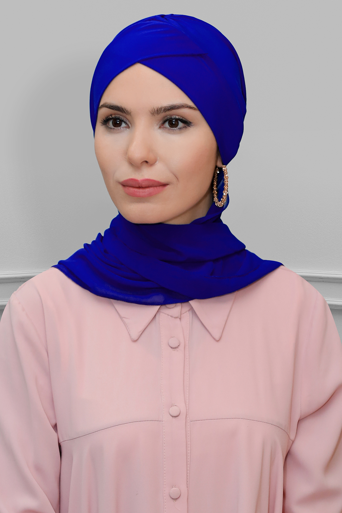 Saks Mavisi Pratik Hazır Geçmeli Tesettür Bone Sandy Kumaş Çapraz Büzgülü - Şifon Atkılı - Hürrem 1801A