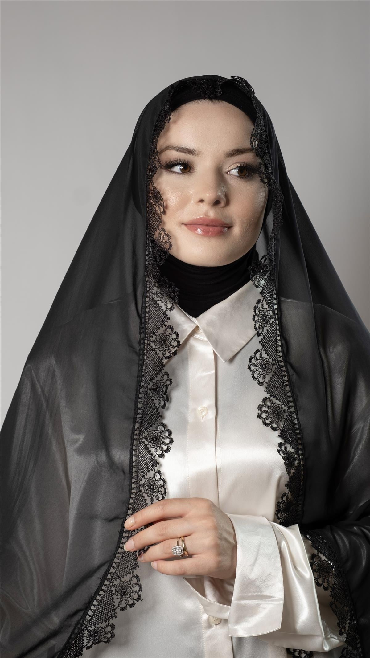 Siyah Namaz Başörtüsü Şal Şifon Kumaş Güpürlü - Hürrem Bone 202106_01