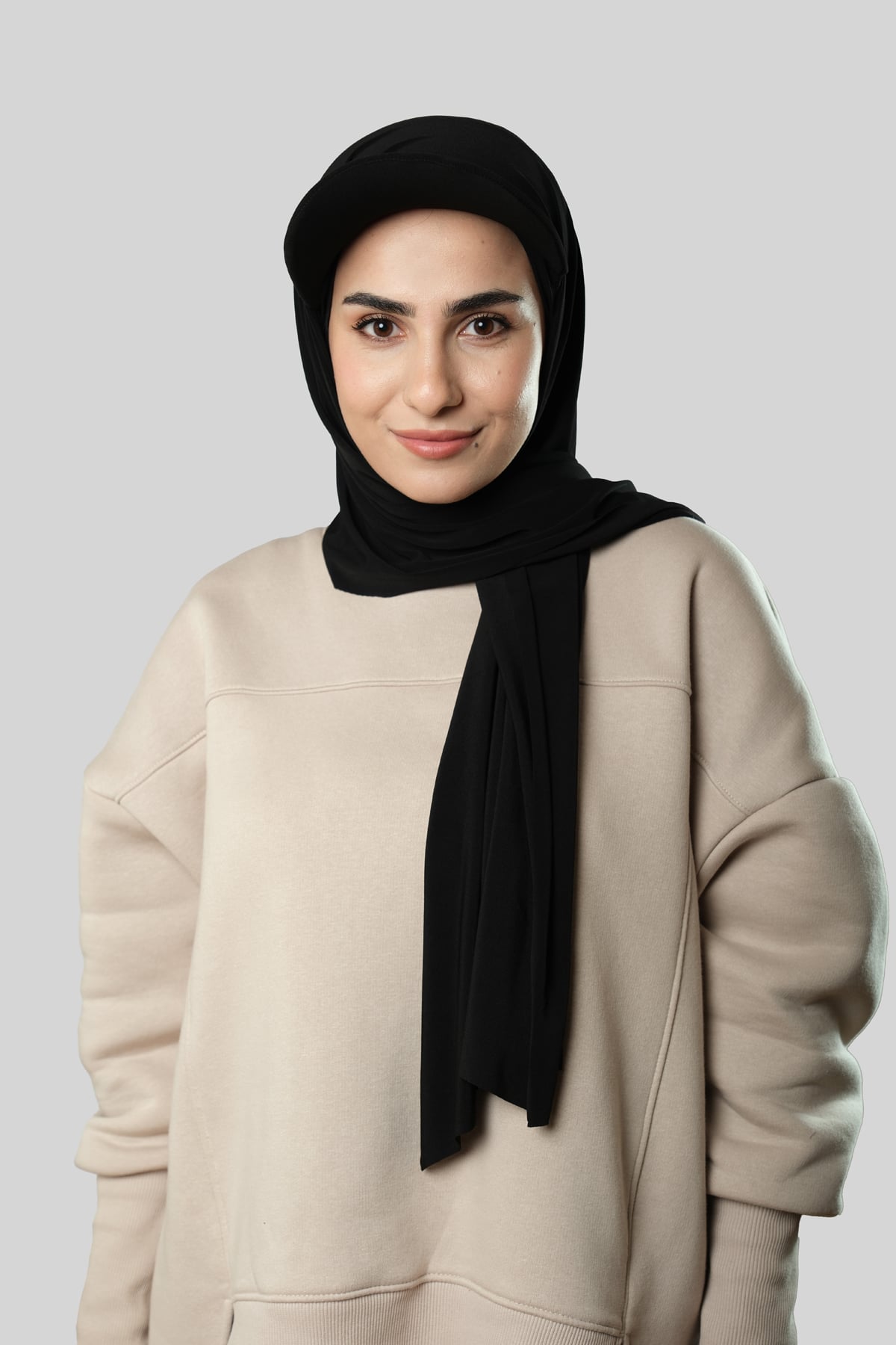 Siyah Pratik Hazır Geçmeli Şapkalı Tesettür Şal Sandy Düz - Hürrem Bone 3008_01