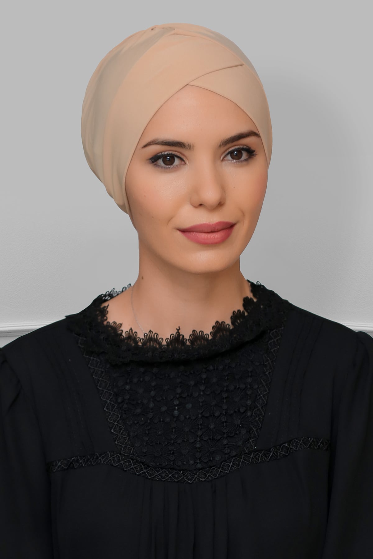 Sütlü Kahve Pratik Hazır Geçmeli Tesettür Bone Sandy Kumaş Çapraz Büzgülü - Hürrem 1801