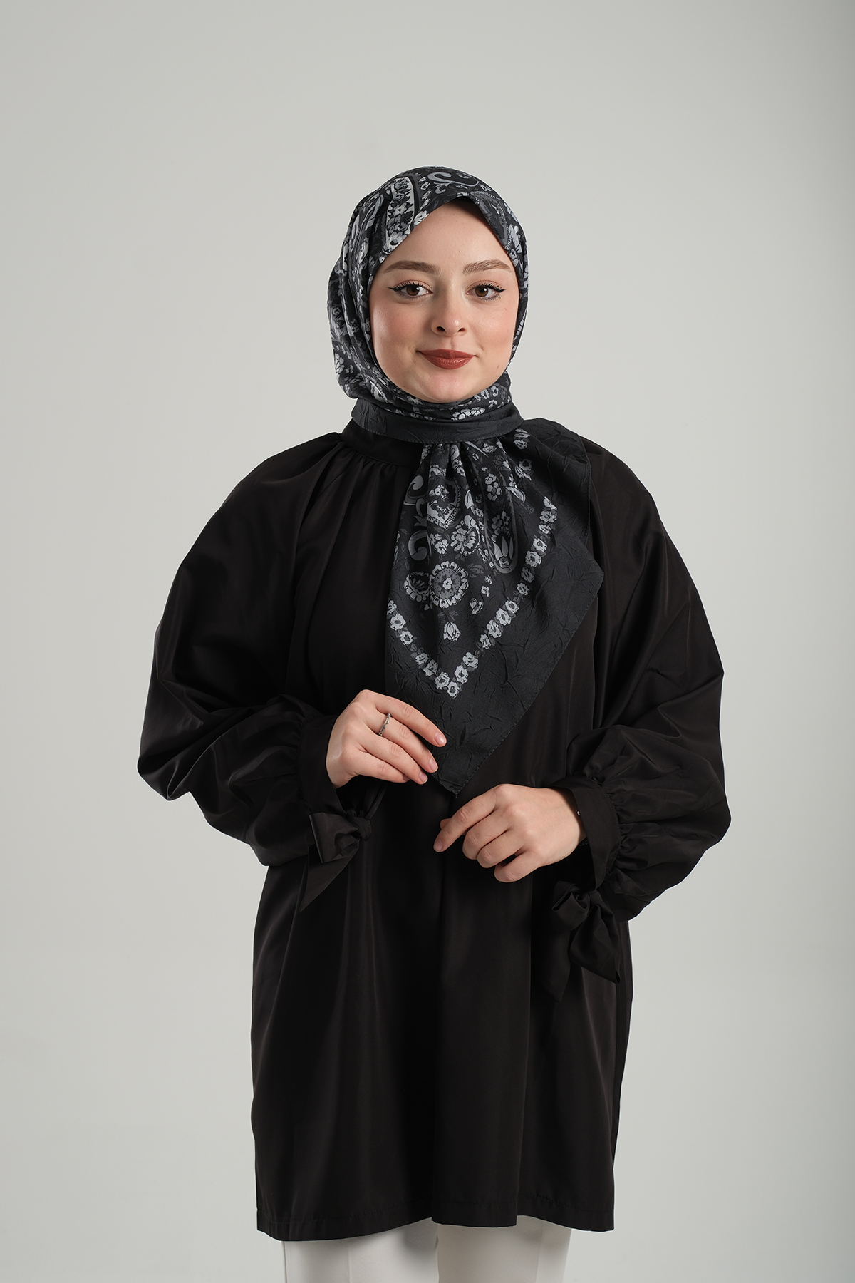 Antrasit Desenli Eşarp Bambu Çiçek Dijital Baskılı - Hürrem Bone 202208_25
