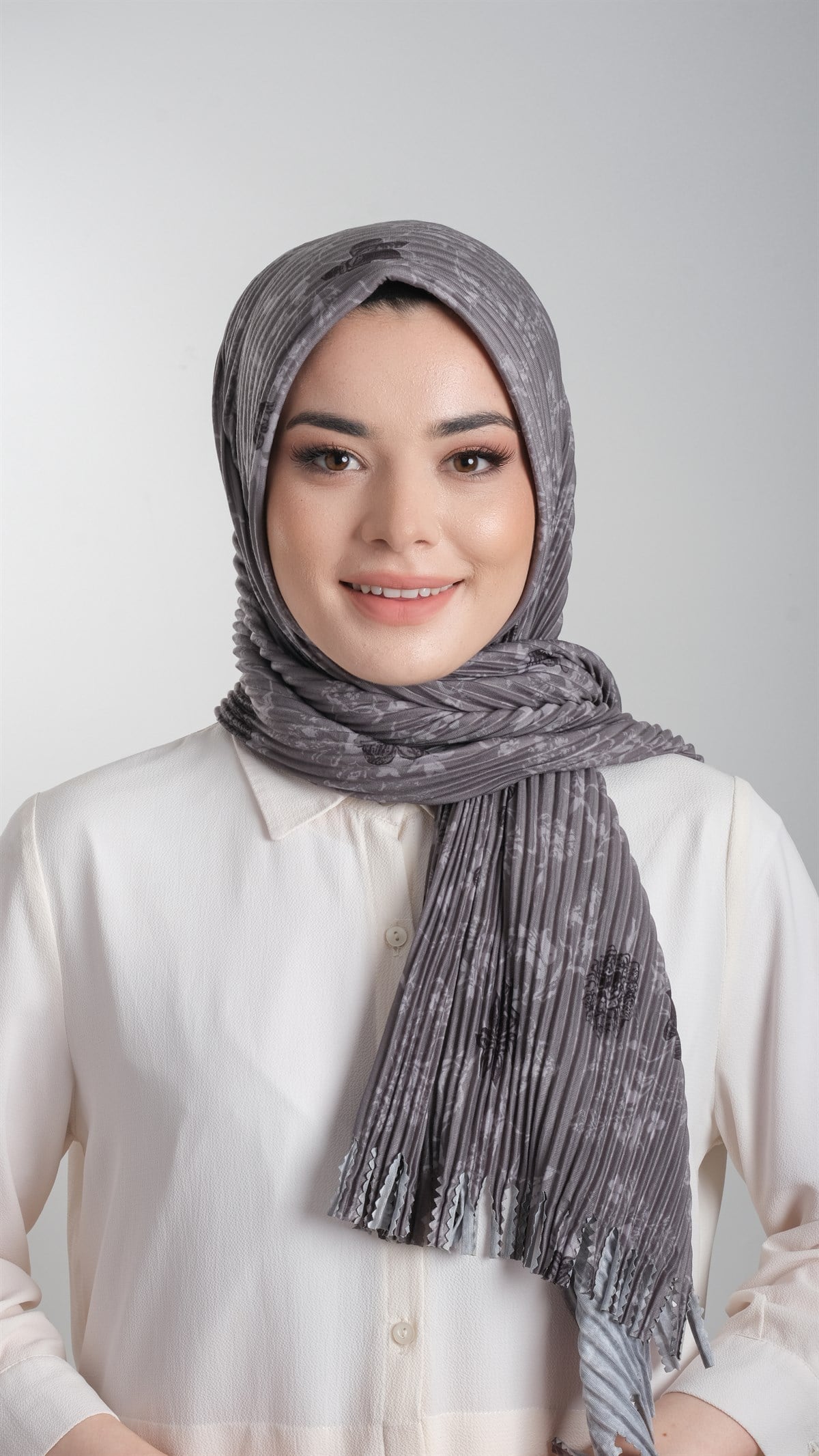 Antrasit-Gümüş Pratik Hazır Geçmeli Tesettür Eşarp Kesik Elyaf Piliseli Çiçek Desenli 1818D6_2501
