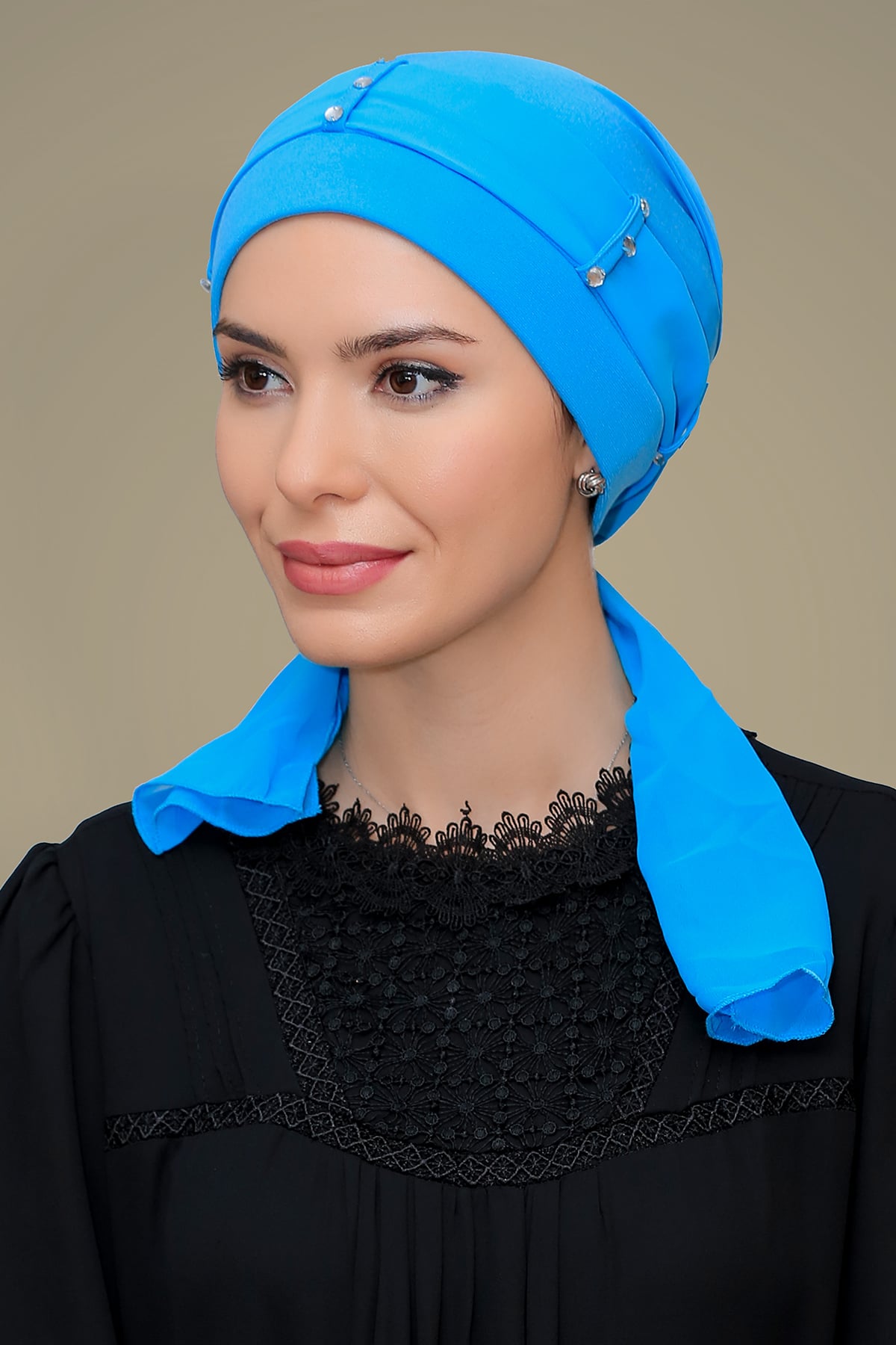 Bebe Mavisi Pratik Hazır Geçmeli Tesettür Bone Sandy Kumaş Kemerli Taşlı - Hürrem 1205