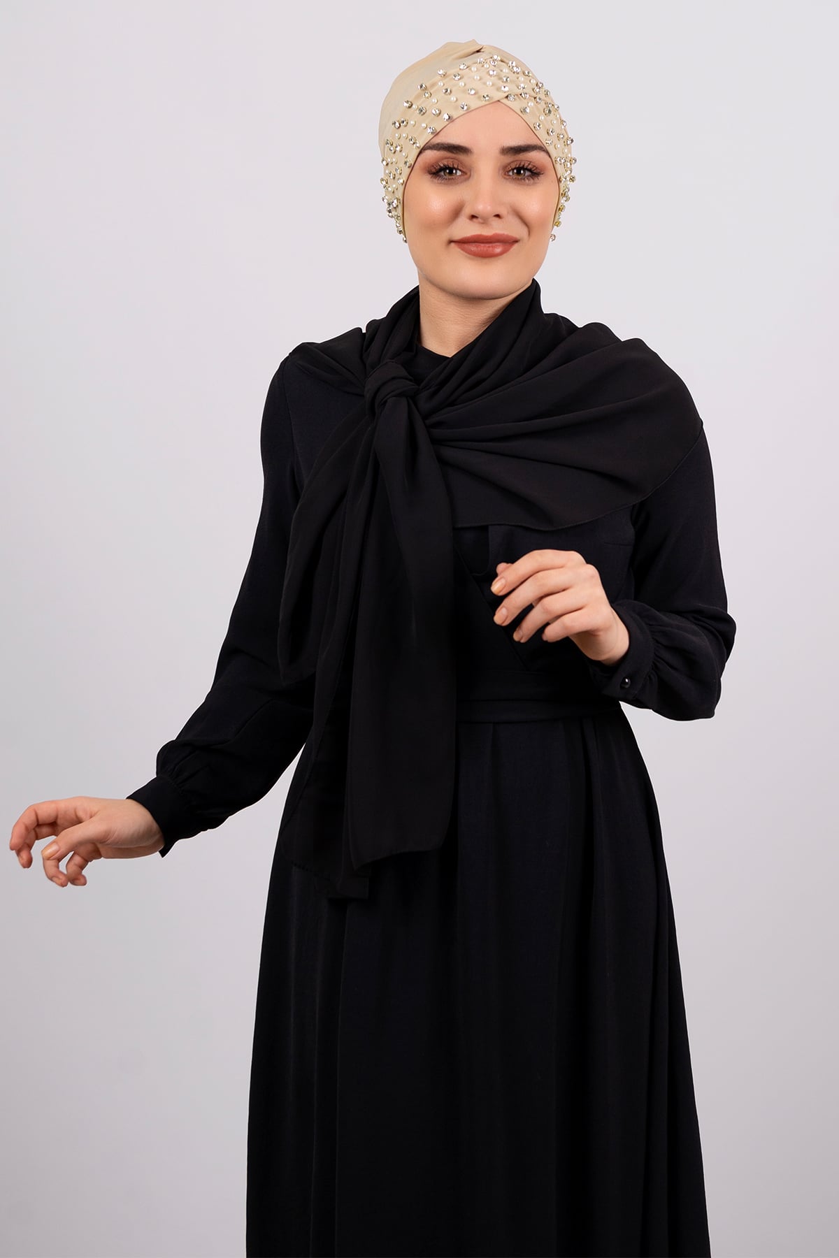 Bej Pratik Hazır Geçmeli Tesettür Bone Sandy Kumaş Taşlı - Hürrem 1456