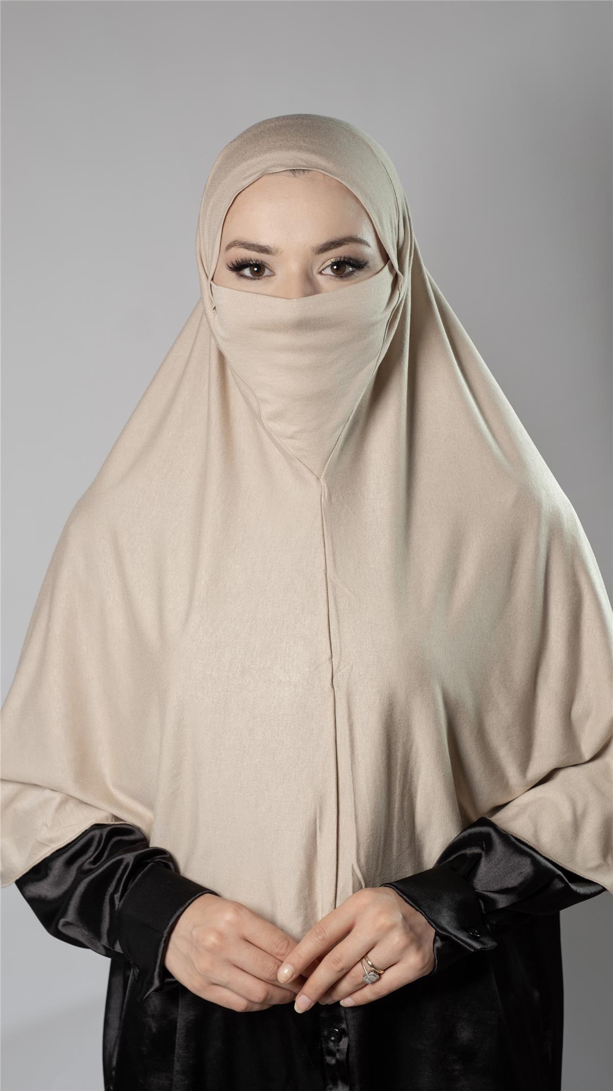 Bej Pratik Hazır Geçmeli Tesettür Eşarp Şifon Kumaş Arkası Lastikli Peçeli - Hürrem Bone 2112_12