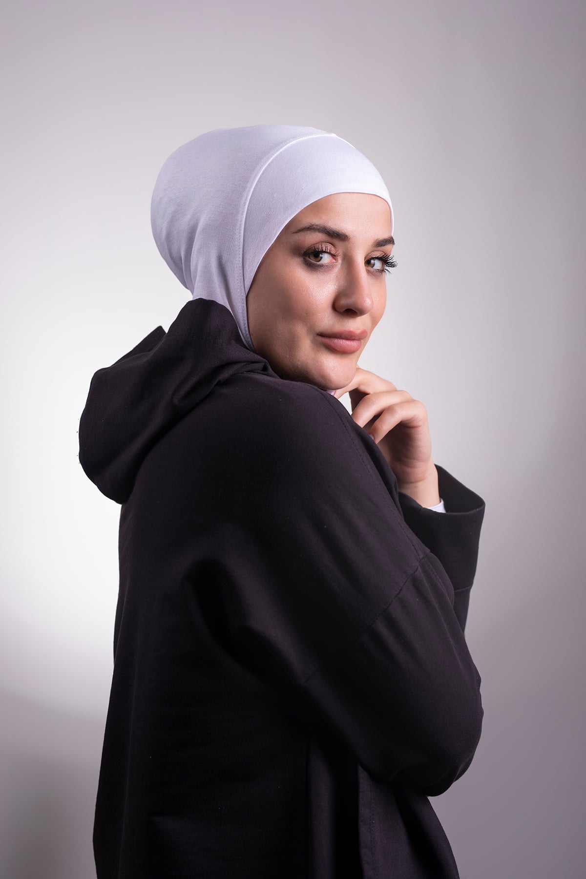 Beyaz Pratik Hazır Geçmeli Bone Viskon Kumaş Hijab Spor - Hürrem 2106