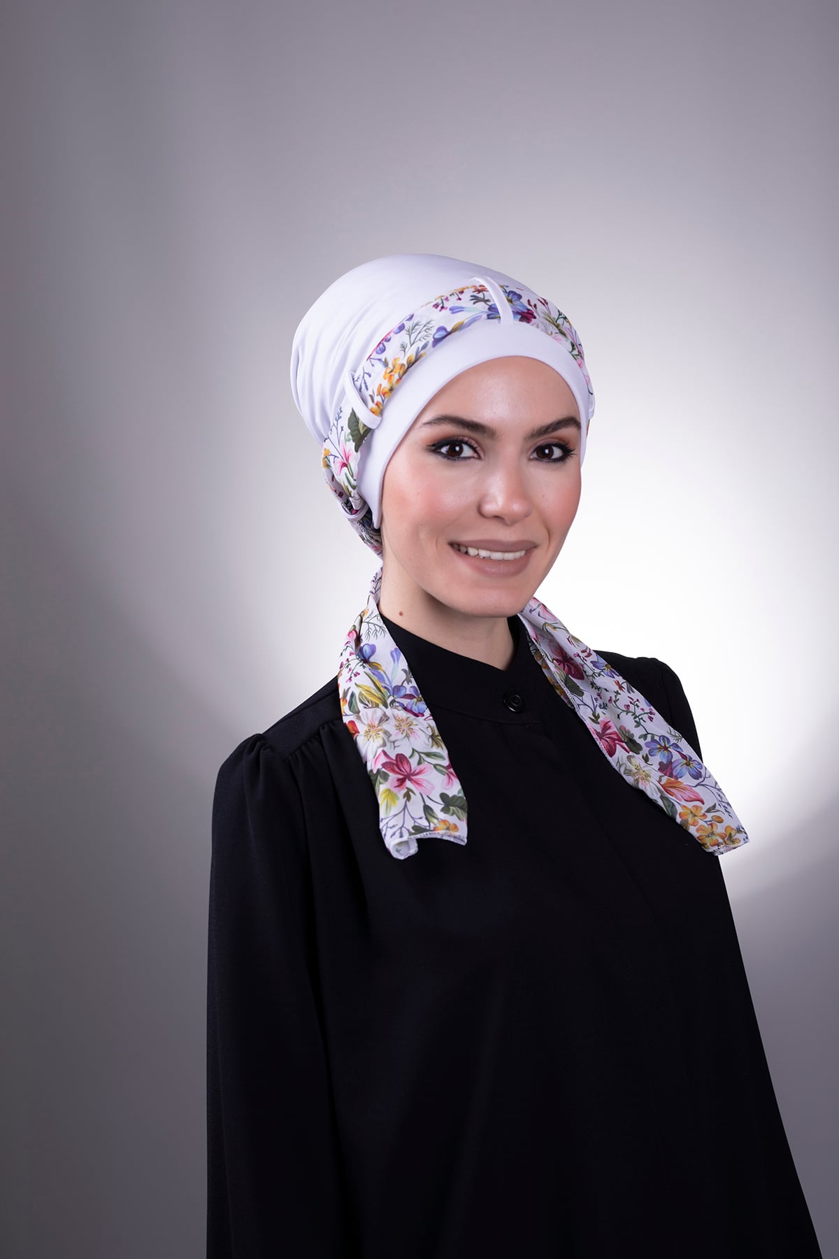 Beyaz Pratik Hazır Geçmeli Tesettür Bone Sandy Kumaş Desenli Şifon Kemerli - Hürrem 1205D