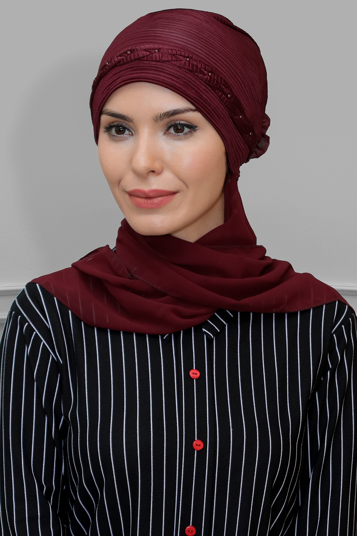 Bordo Pratik Hazır Geçmeli Tesettür Bone Fukuro Piliseli (Pliseli) Örgülü - Şifon Atkılı - Hürrem 1825A