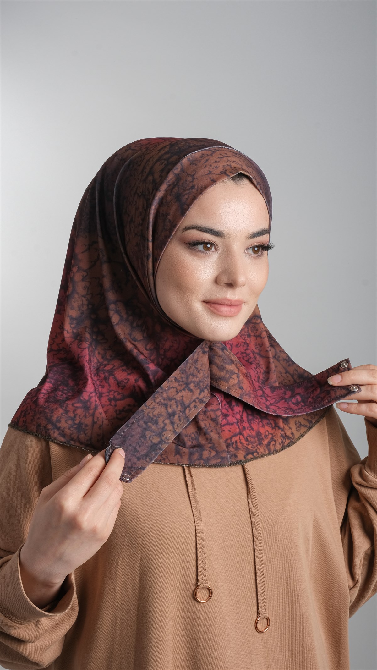 Bordo Pratik Hazır Geçmeli Tesettür Bone Sandy Kumaş Batik Desenli 2101D_16