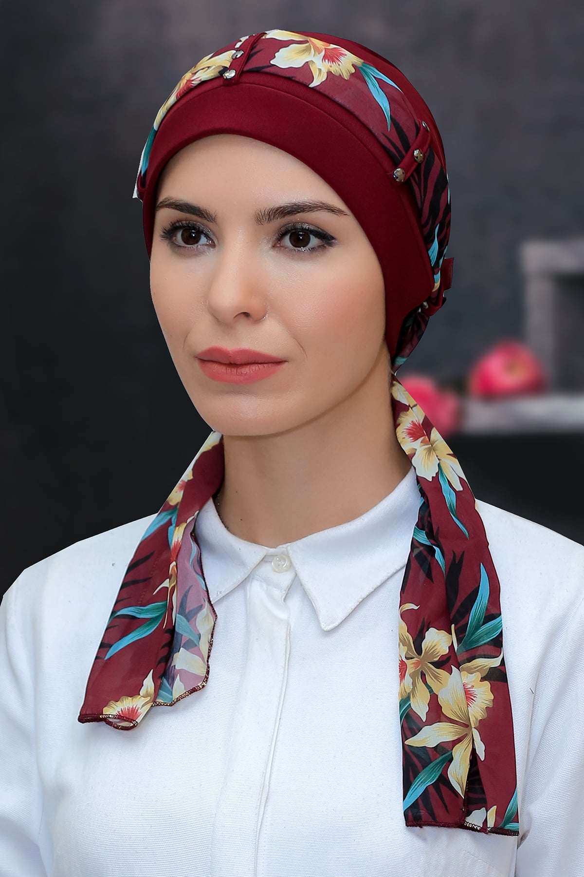Bordo Pratik Hazır Geçmeli Tesettür Bone Sandy Kumaş Boncuklu Desenli Şifon Kemerli - Hürrem 1305D