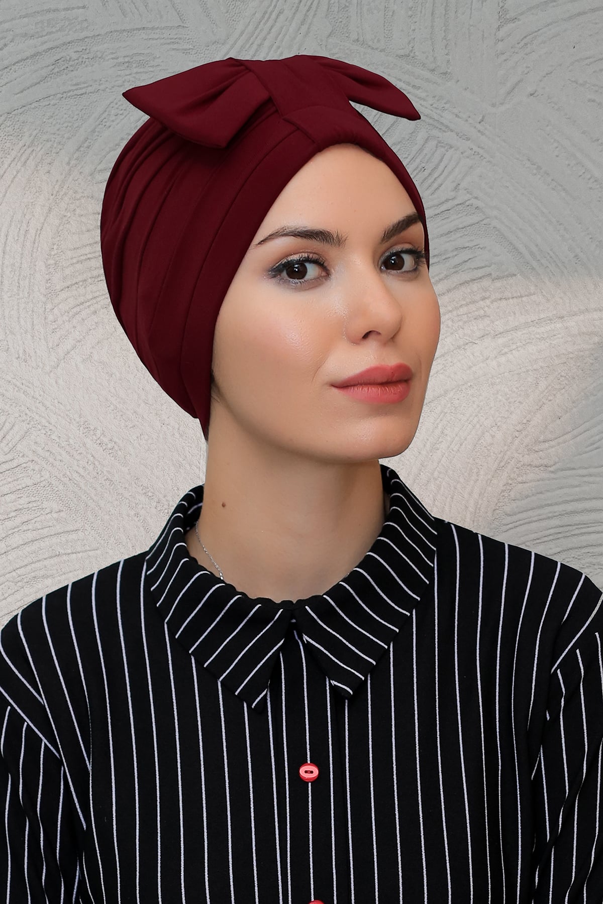 Bordo Pratik Hazır Geçmeli Tesettür Bone Sandy Kumaş Fiyonklu Büzgülü - Hürrem 7010
