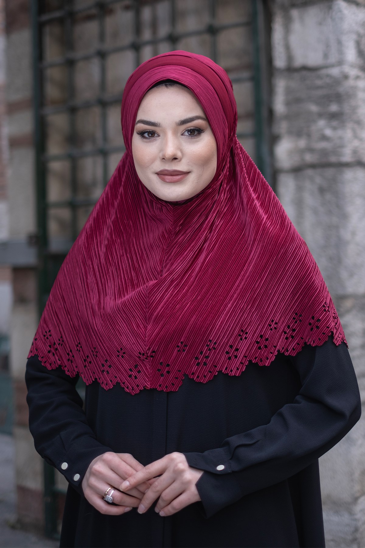 Bordo Pratik Hazır Geçmeli Tesettür Eşarp Fukuro Kumaş Piliseli Çiçek Desenli Lazer Kesim - Hürrem Bone 1829_16