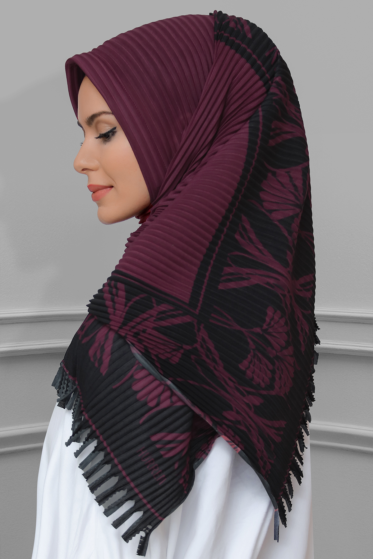 Bordo Pratik Hazır Geçmeli Tesettür Eşarp Kesik Elyaf Piliseli (Pliseli) Saçaklı Lazer Kesim Çiçek Desenli - Hürrem 1818D3