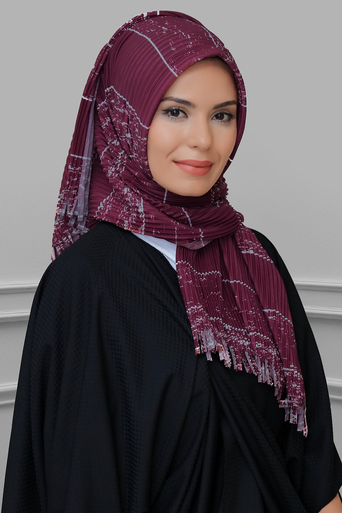 Bordo Pratik Hazır Geçmeli Tesettür Eşarp Kesik Elyaf Piliseli (Pliseli) Saçaklı Lazer Kesim Çizgili Desenli - Hürrem 1818D2