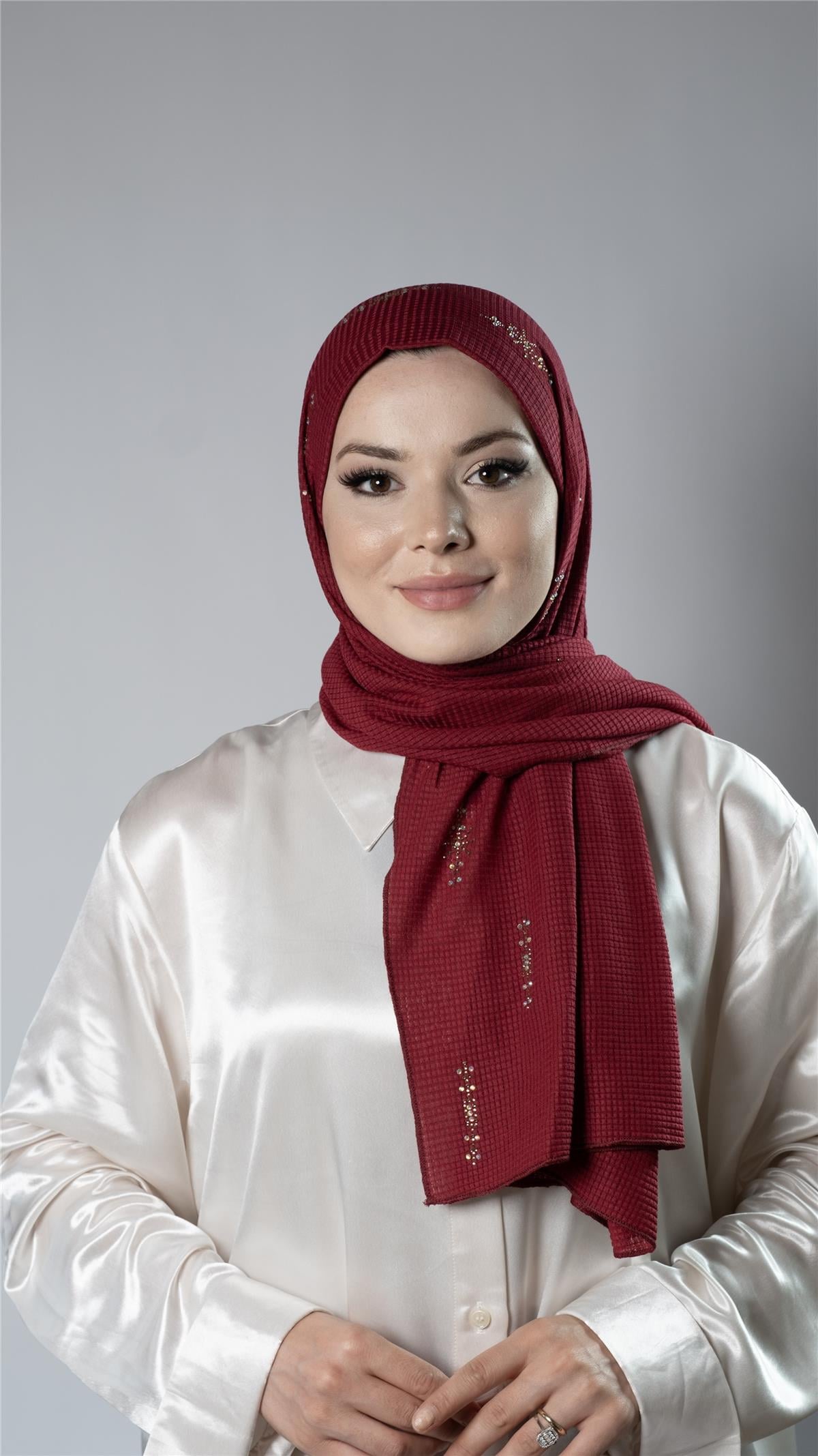 Bordo Pratik Hazır Geçmeli Tesettür Şal Örme Kumaş Taşlı Yıldız Desenli  - Hürrem Bone 2118Y_16