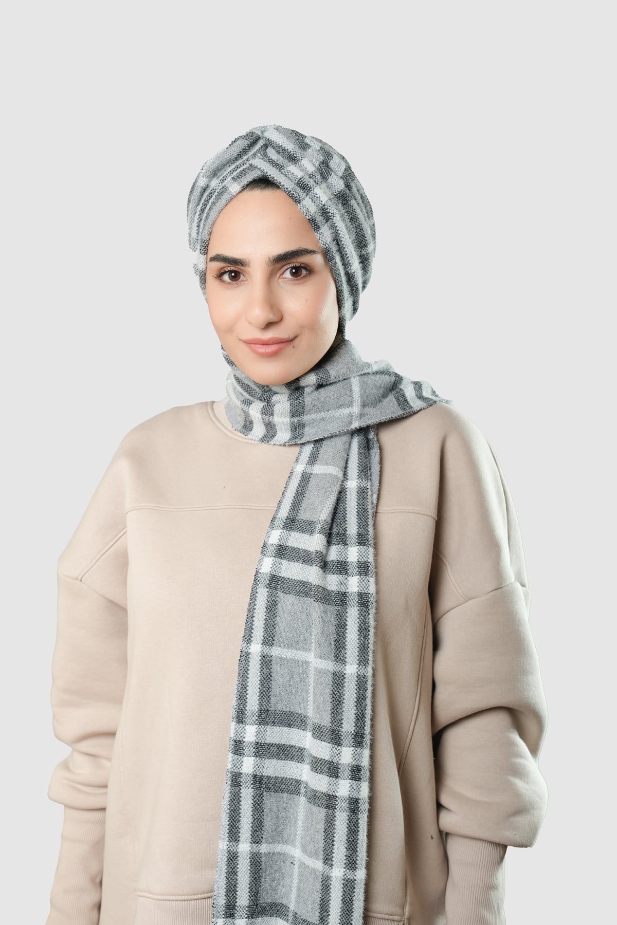 Gri Kışlık Kendinden Atkılı Tesettür Bone Jakar Ekoseli - Hürrem Bone 2322_15
