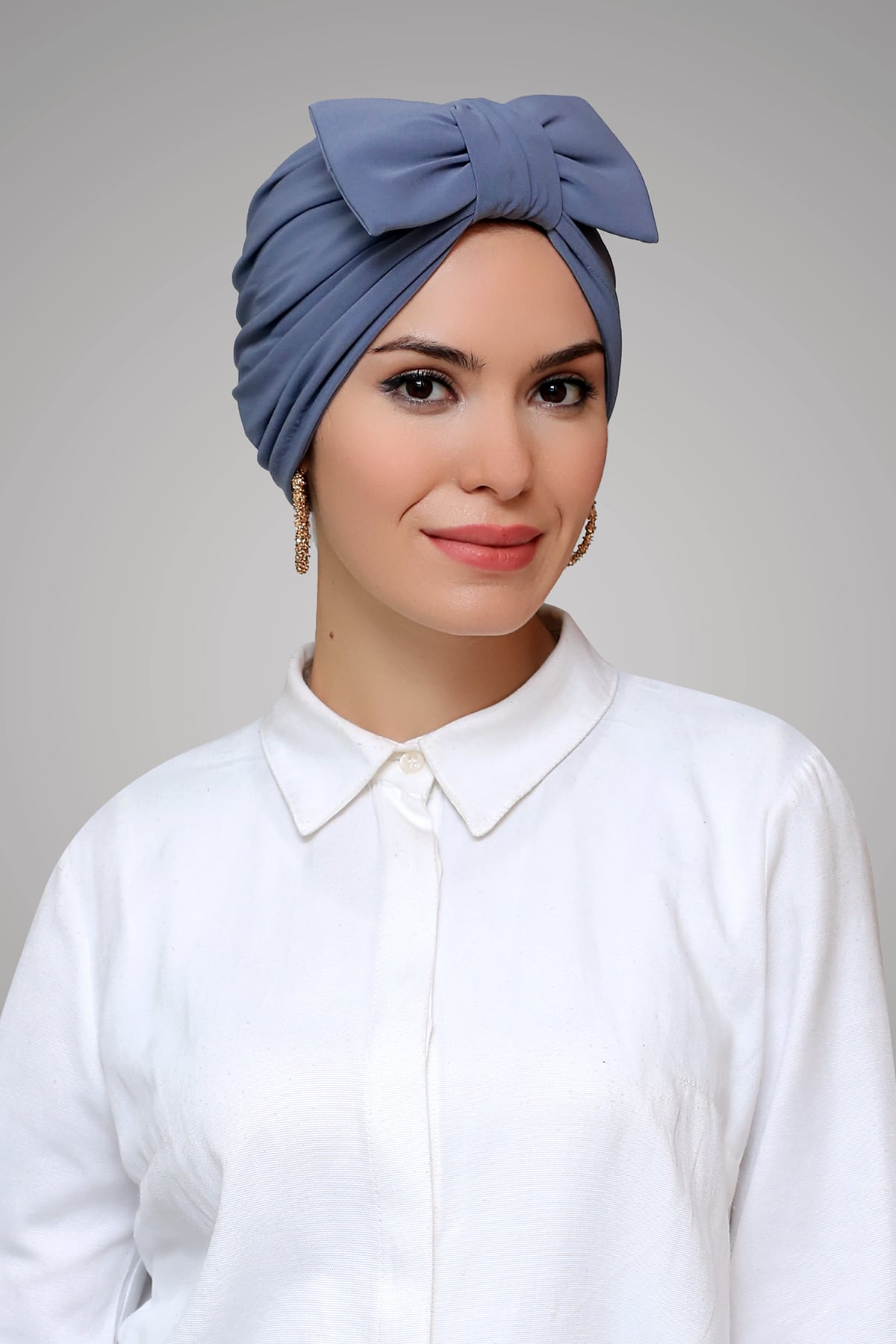 Gri Pratik Hazır Geçmeli Tesettür Bone Sandy Kumaş Fiyonklu Büzgülü - Hürrem 7006