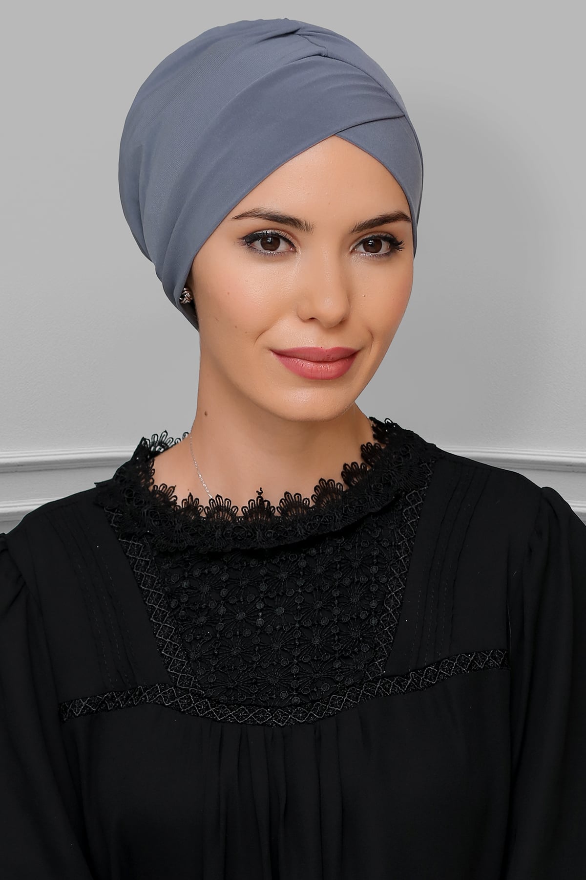 Gri Pratik Hazır Geçmeli Tesettür Bone Sandy Kumaş Çapraz Büzgülü - Hürrem 1801