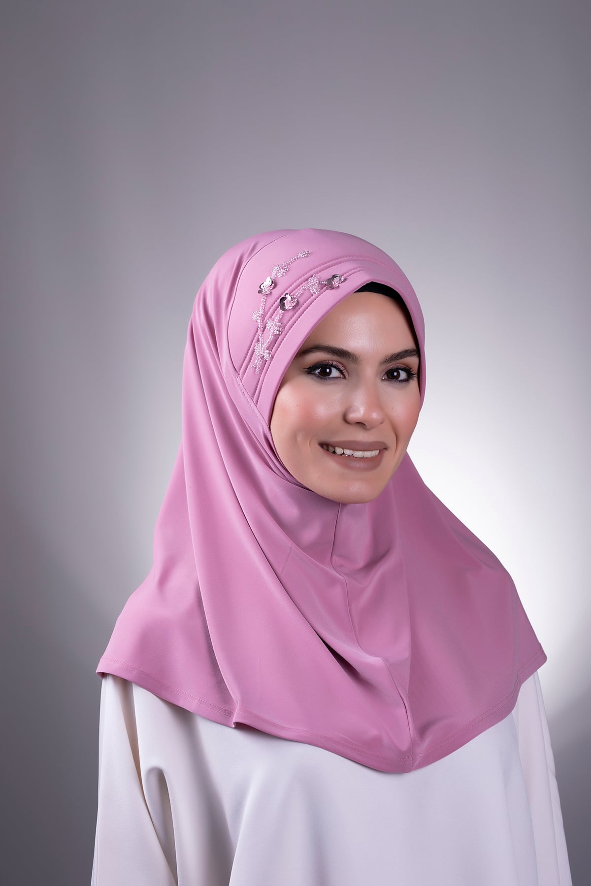 Gül Kurusu Pratik Hazır Geçmeli Tesettür Eşarp Sandy Kumaş Elişi Çiçek İşlemeli Boncuklu Pullu - Hürrem 1604