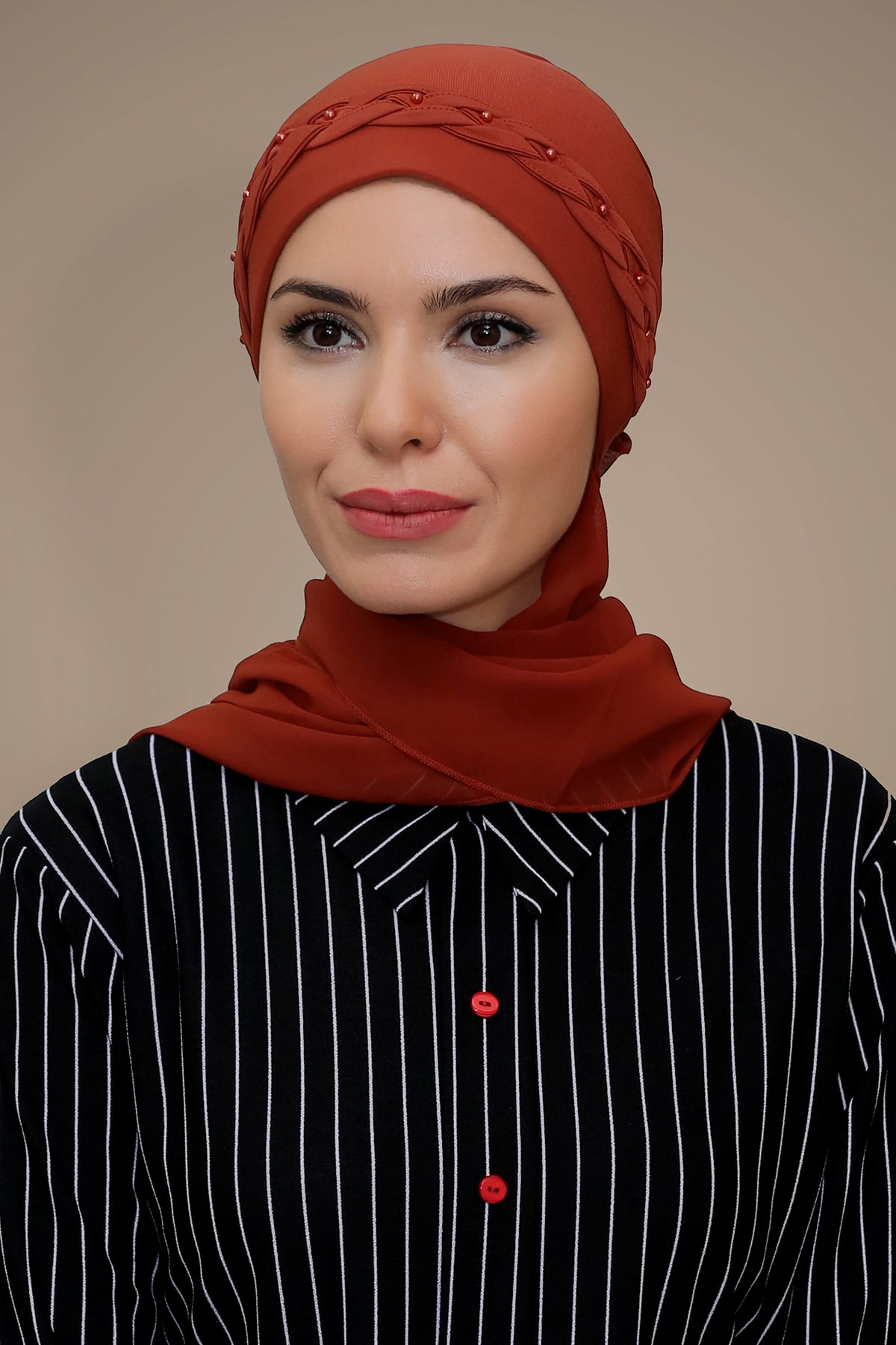 Kiremit Pratik Hazır Geçmeli Tesettür Bone Sandy Kumaş Örgülü Güllü - Şifon Atkılı - Hürrem 1203A