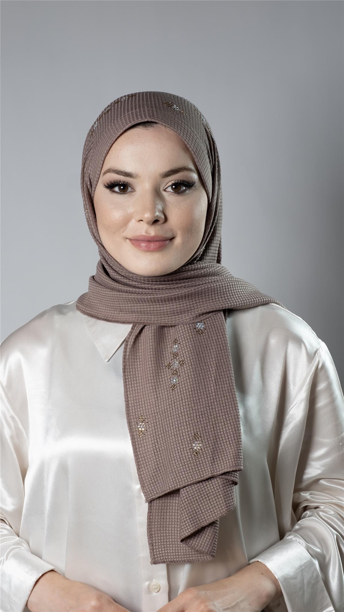 Koyu Vizon Pratik Hazır Geçmeli Tesettür Şal Örme Kumaş Taşlı Çiçek Desenli  - Hürrem Bone 2118C_38