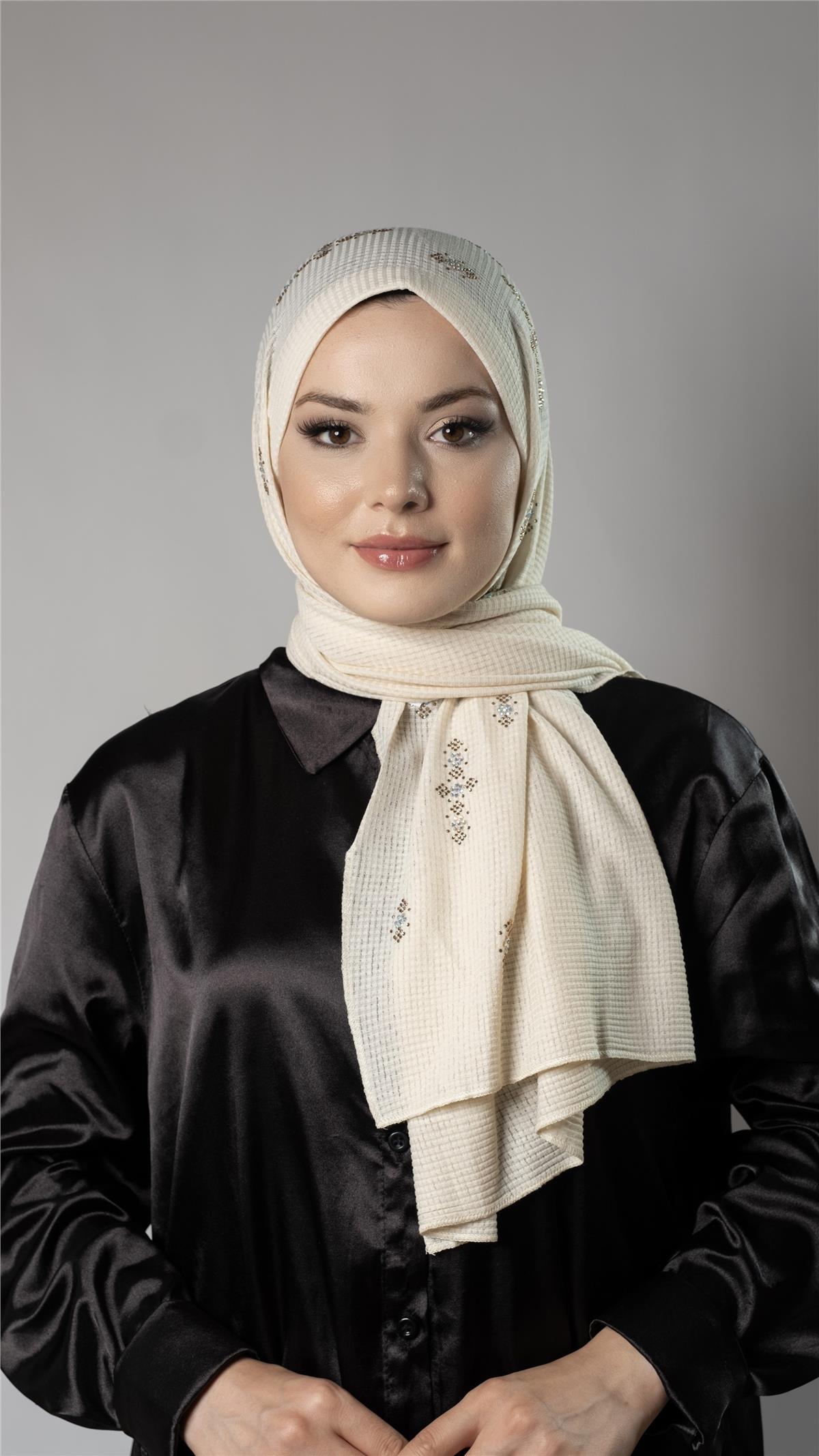 Krem Pratik Hazır Geçmeli Tesettür Şal Örme Kumaş Taşlı Çiçek Desenli  - Hürrem Bone 2118C_40