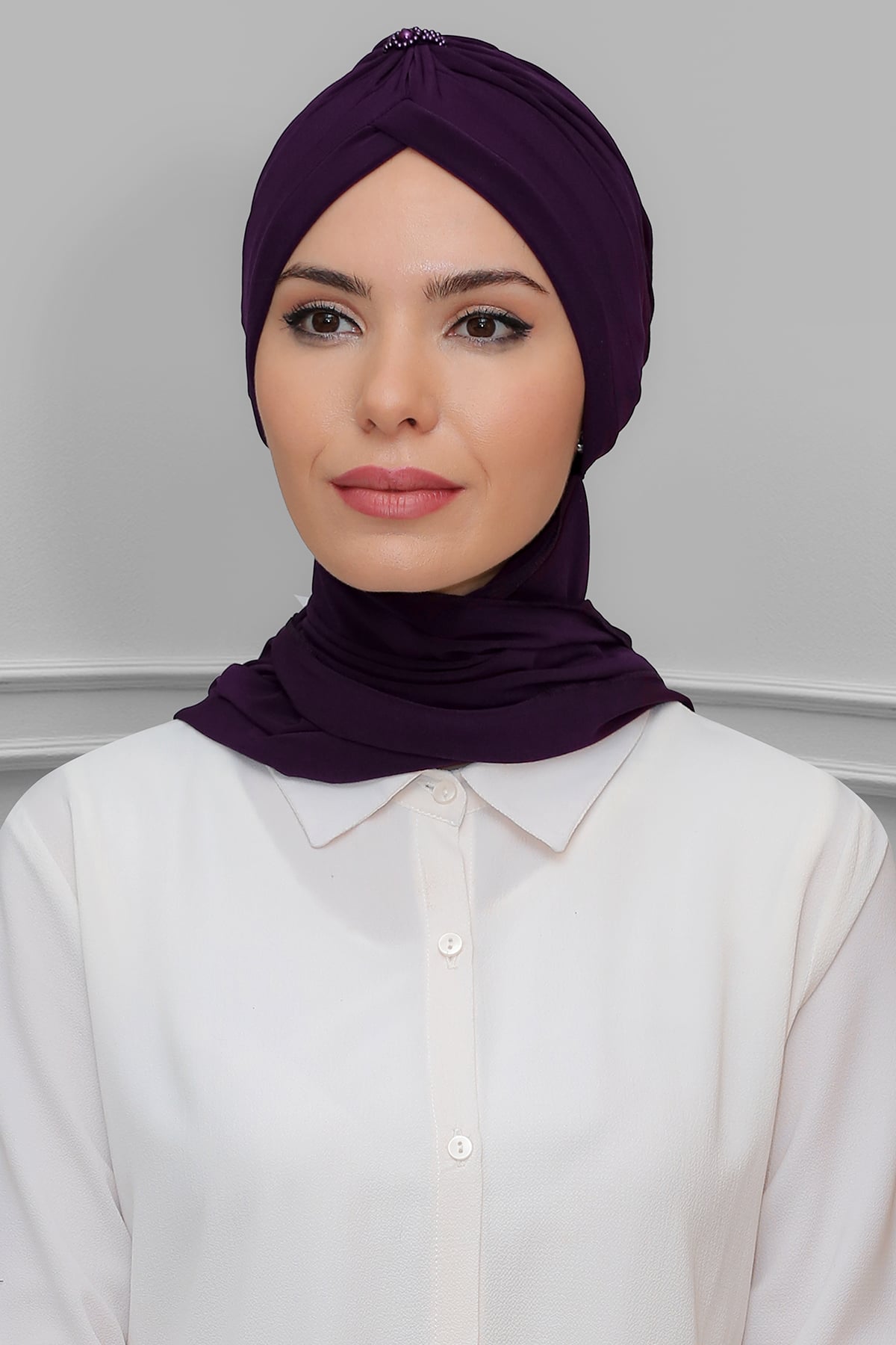 Mürdüm Pratik Hazır Geçmeli Tesettür Bone Sandy Kumaş Taçlı Büzgülü - Şifon Atkılı - Hürrem 1208A
