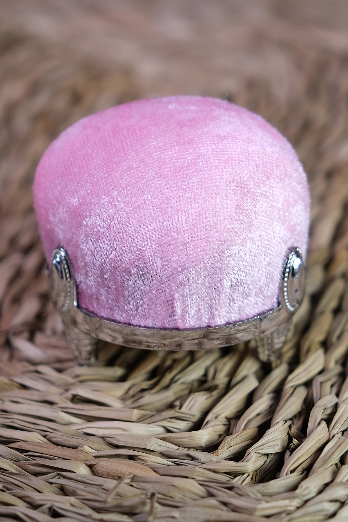 Pembe Eşarp Şal İğnedanlık Kadife Gümüş Bombeli Ayaklı - Hürrem Bone 5005_04