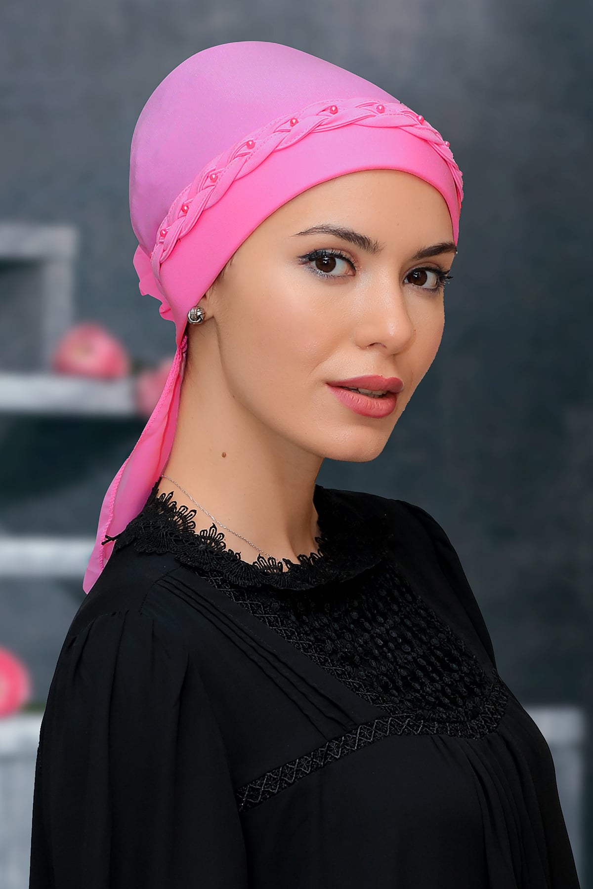 Pembe Pratik Hazır Geçmeli Tesettür Bone Sandy Kumaş Örgülü Güllü - Hürrem 1203
