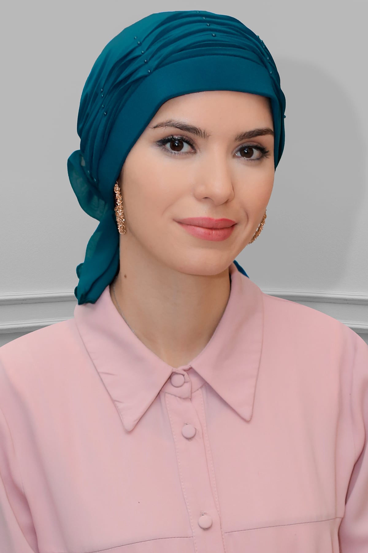 Petrol Mavisi Pratik Hazır Geçmeli Tesettür Bone Sandy Kumaş İncili Pileli Nervürlü Güllü - Hürrem 1805