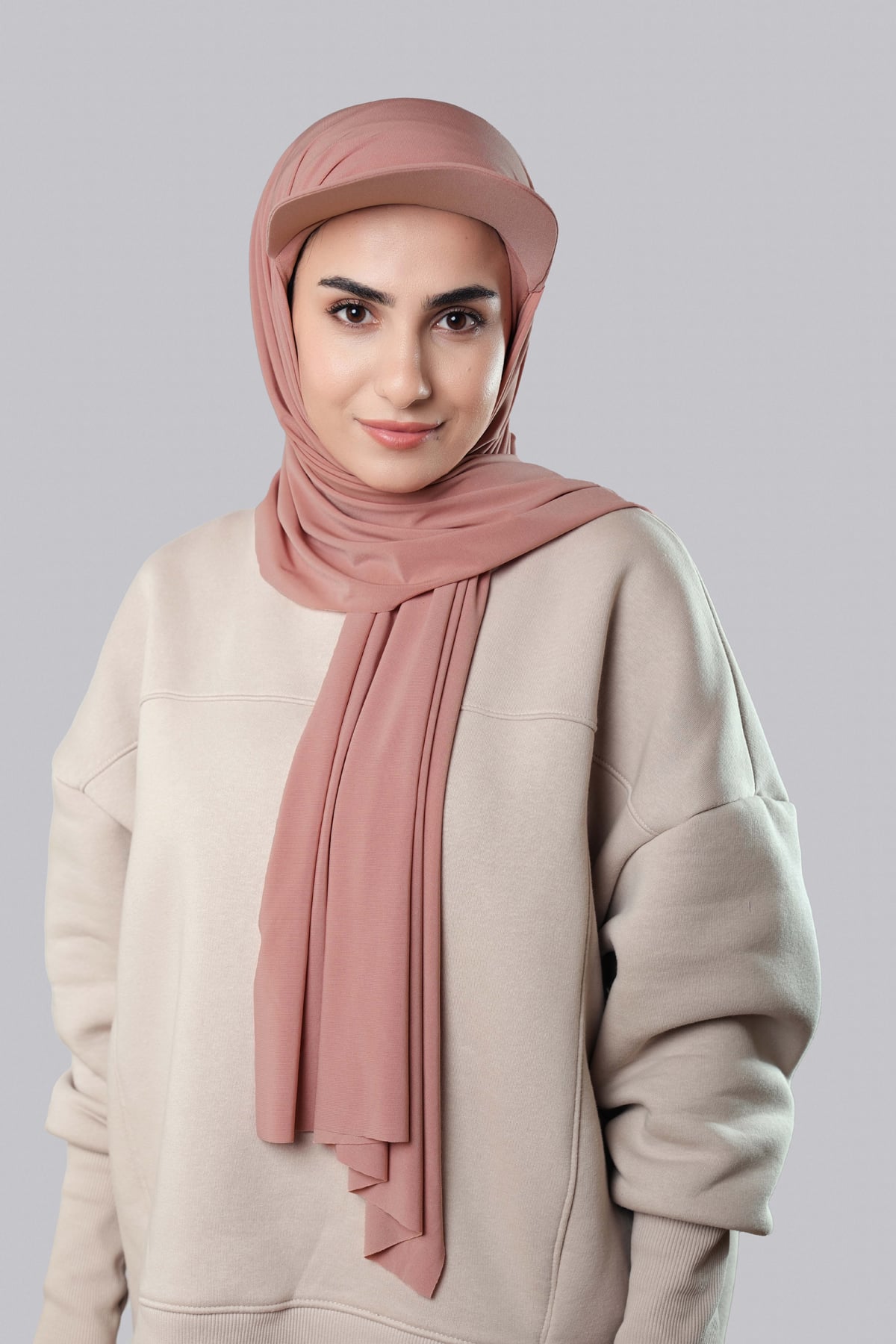 Pudra Pratik Hazır Geçmeli Şapkalı Tesettür Şal Sandy Düz - Hürrem Bone 3008_06
