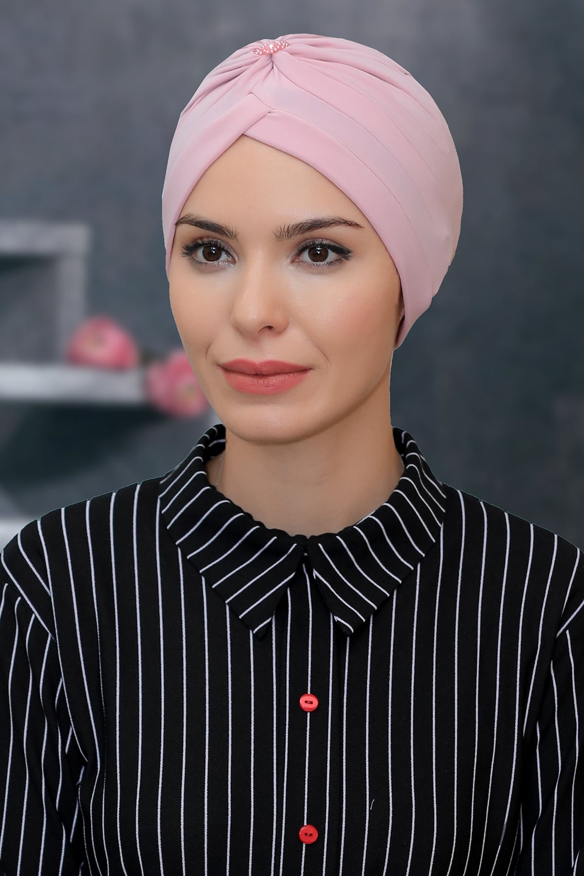 Pudra Pratik Hazır Geçmeli Tesettür Bone Sandy Kumaş Taçlı Büzgülü - Hürrem 1208