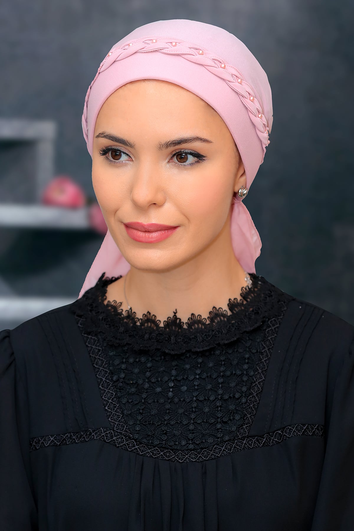 Pudra Pratik Hazır Geçmeli Tesettür Bone Sandy Kumaş Örgülü Güllü - Hürrem 1203