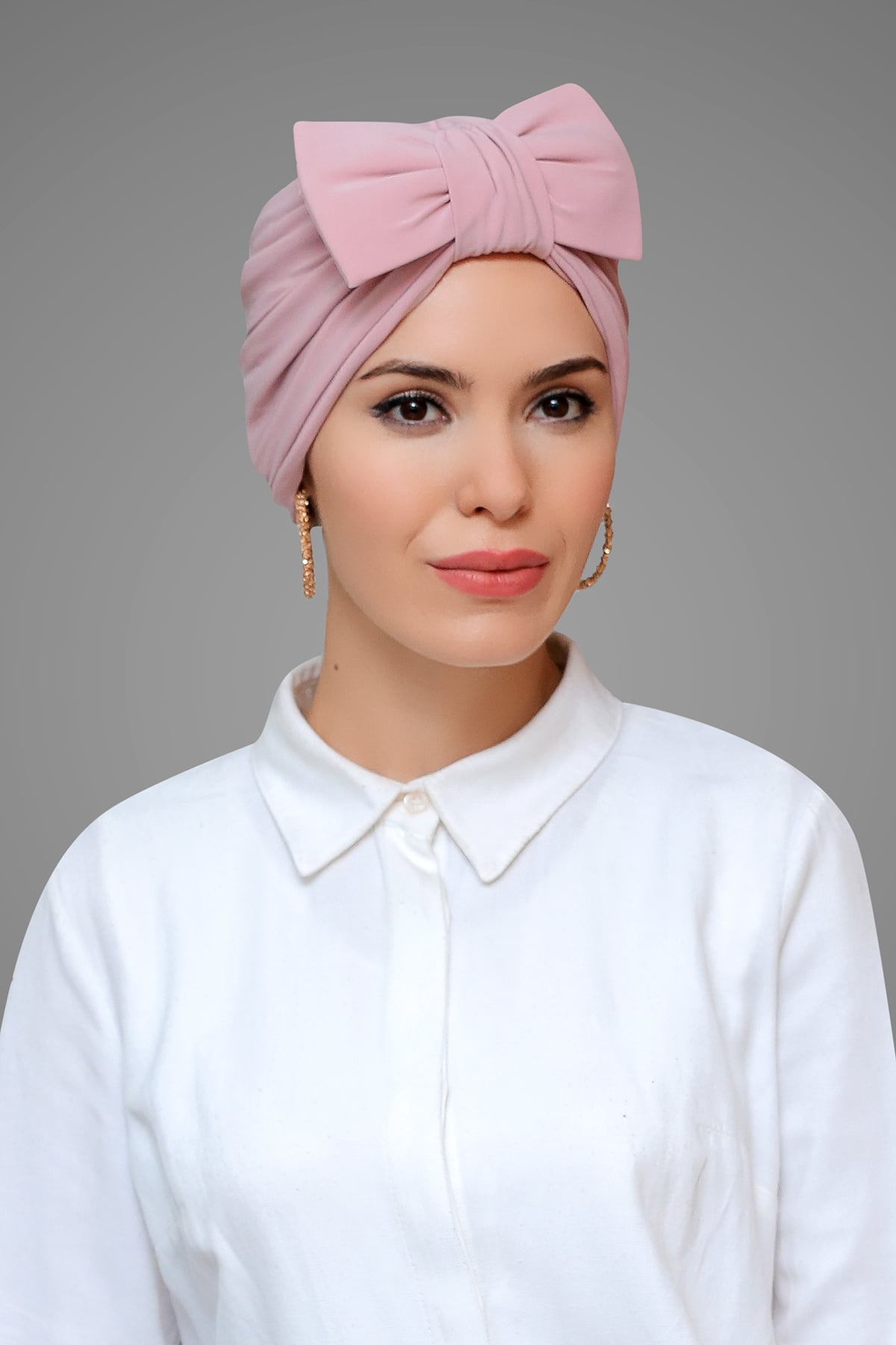 Pudra Pratik Hazır Geçmeli Tesettür Bone Sandy Kumaş Fiyonklu Büzgülü - Hürrem 7006