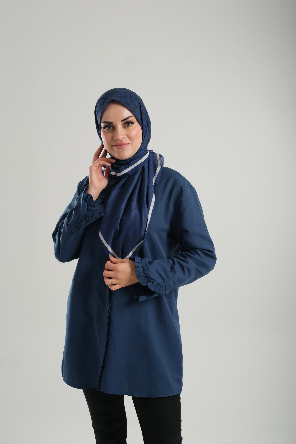 Saks Mavisi Desenli Eşarp Kesik Elyaf Pamuksu Leopar Dijital Baskılı - Hürrem Bone 202206_24
