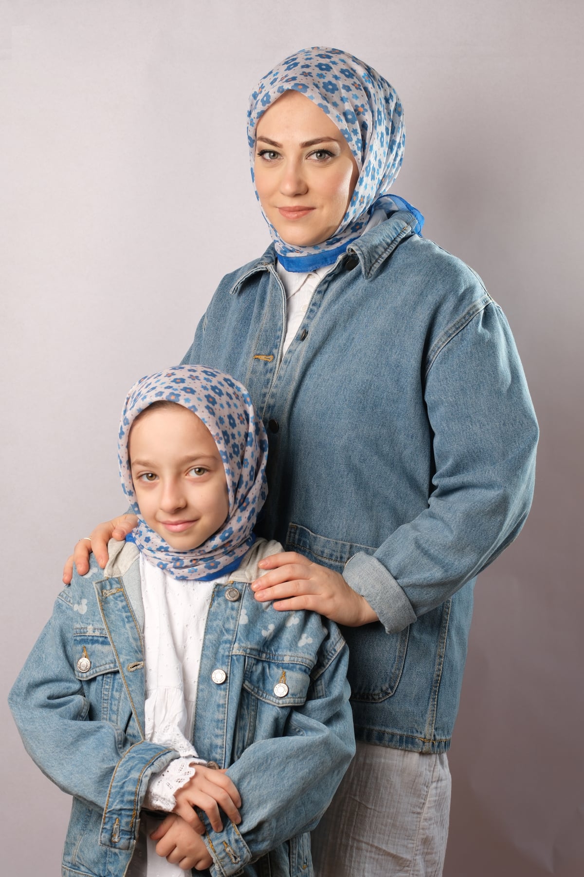 Saks Mavisi Dijital Baskılı Anne Kız Kombin Tesettür Eşarp Pamuk Polyester Papatya Desenli - Hürrem Bone 6004_24