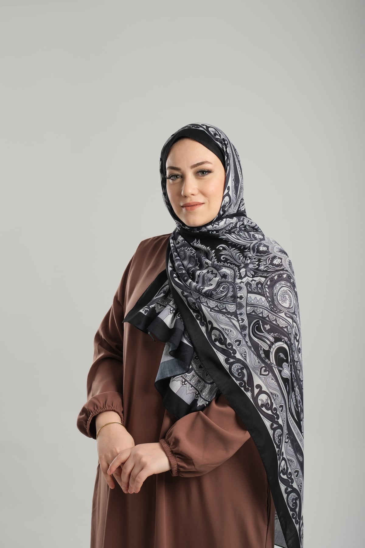Siyah Desenli Şal Kesik Elyaf Pamuksu Etnik Dijital Baskılı - Hürrem Bone 202122_01