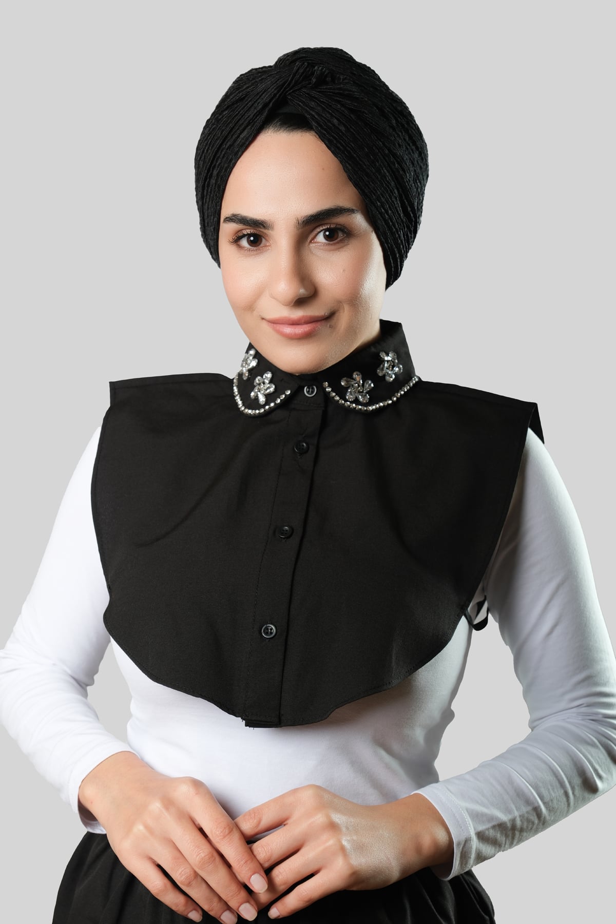 Siyah Gömlek Yakalı Boyunluk Terikoton Taşlı Papatya Desenli - Hürrem Bone 1019_01