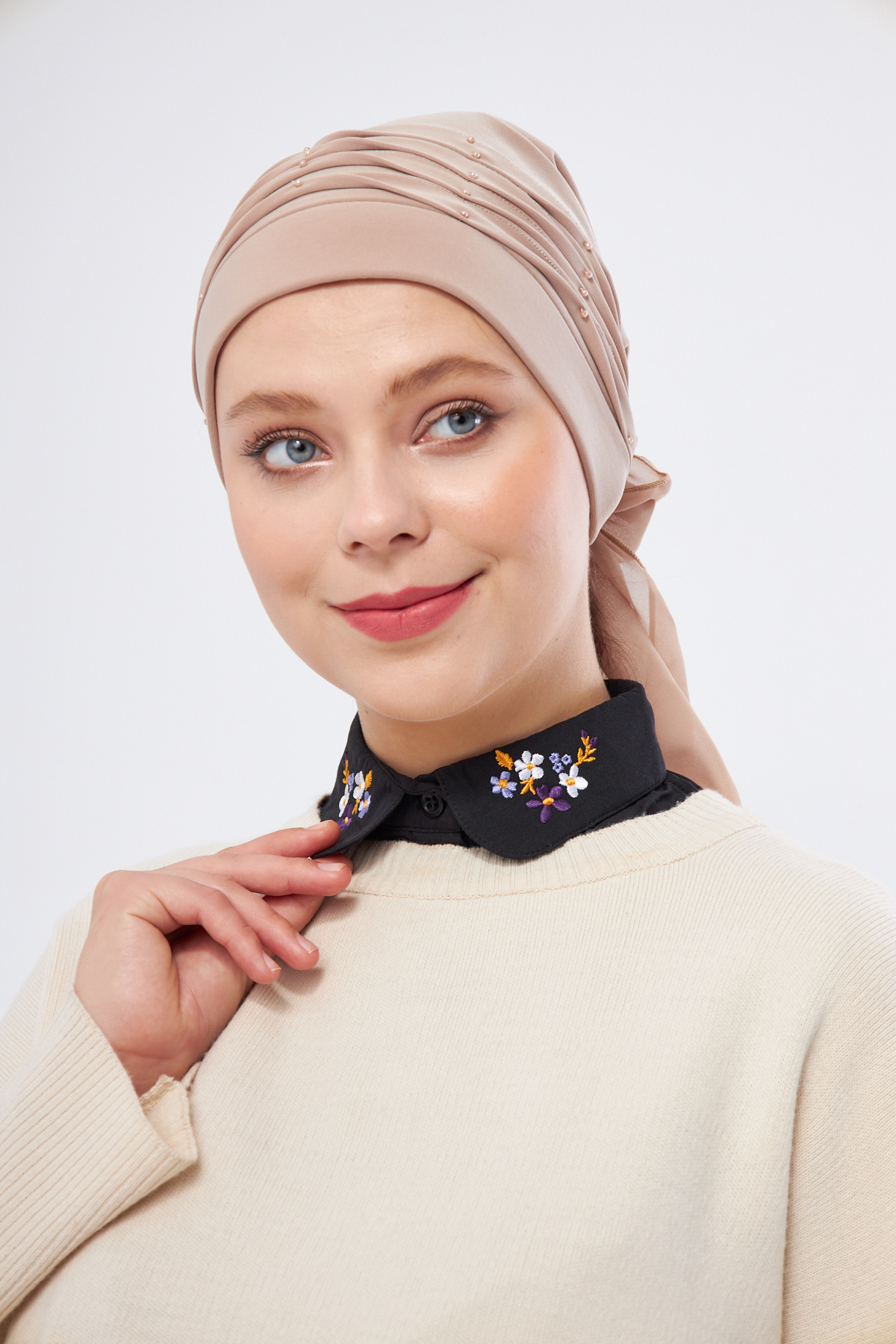 Siyah Gömlek Yakalı Boyunluk Terikoton Nakışlı Çiçek Desenli - Hürrem Bone 1023_01