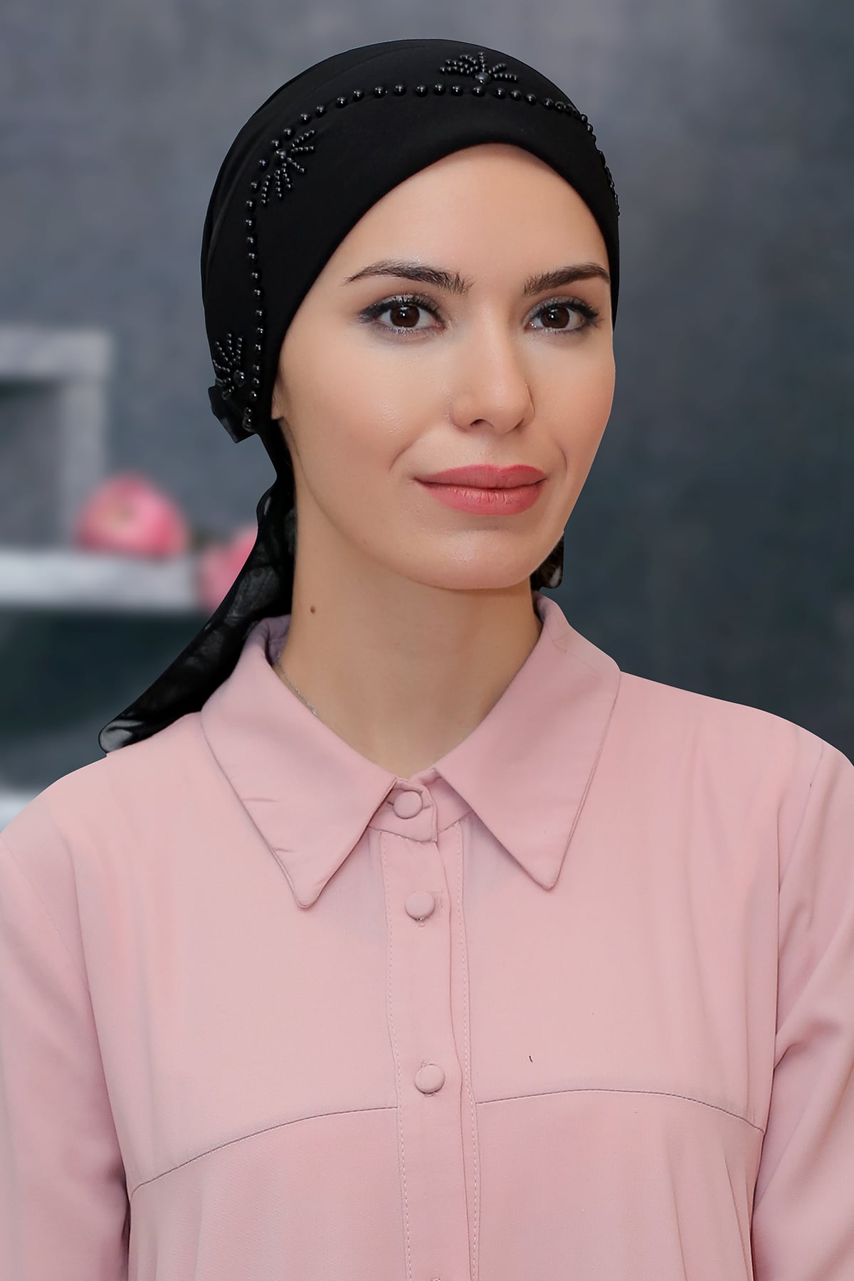 Siyah Pratik Hazır Geçmeli Tesettür Bone Sandy Kumaş Güllü Boncuklu İşlemeli - Hürrem 1206